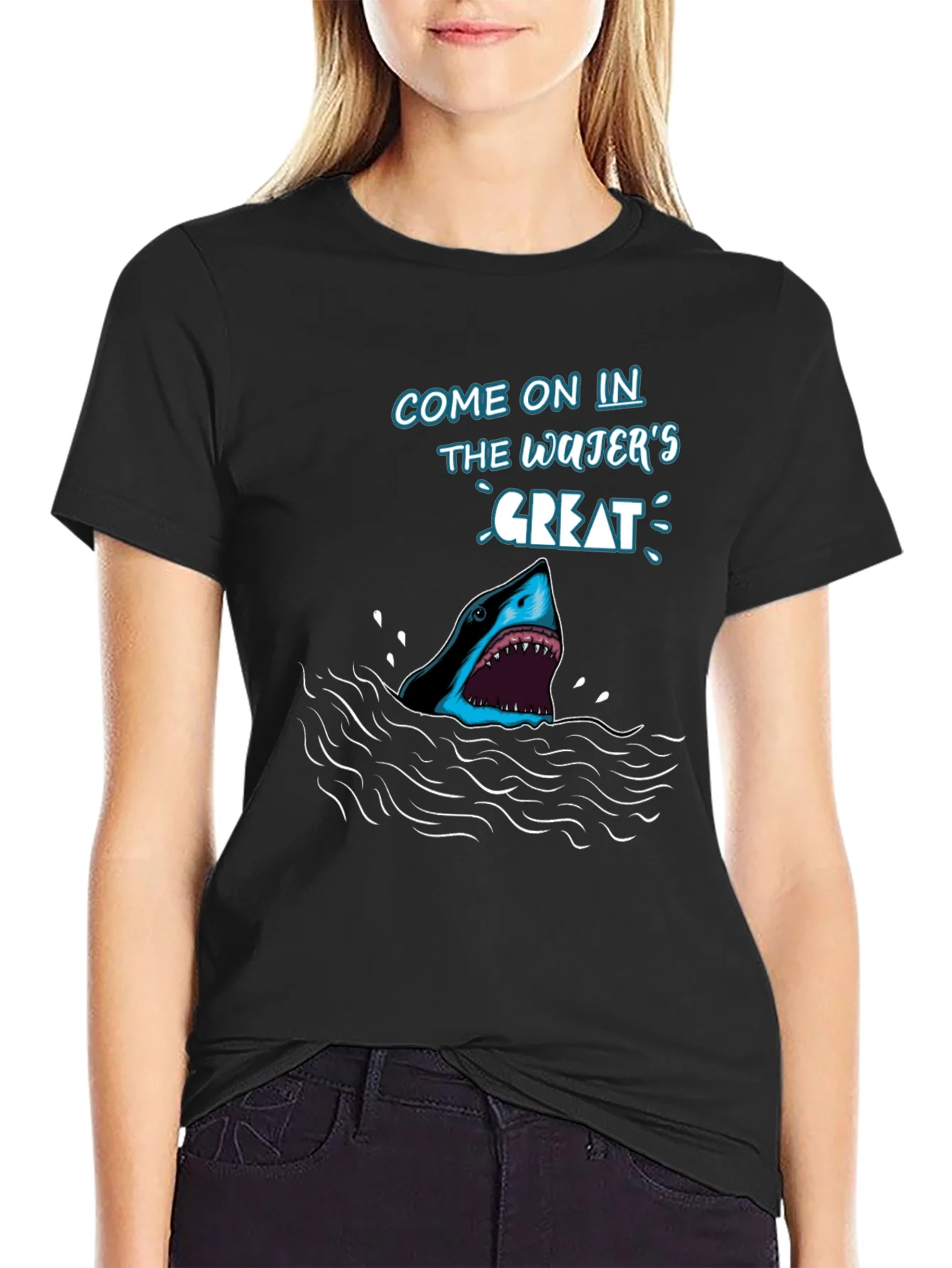 Camiseta Negra Tibur¨®n El Agua Est¨¢ Genial