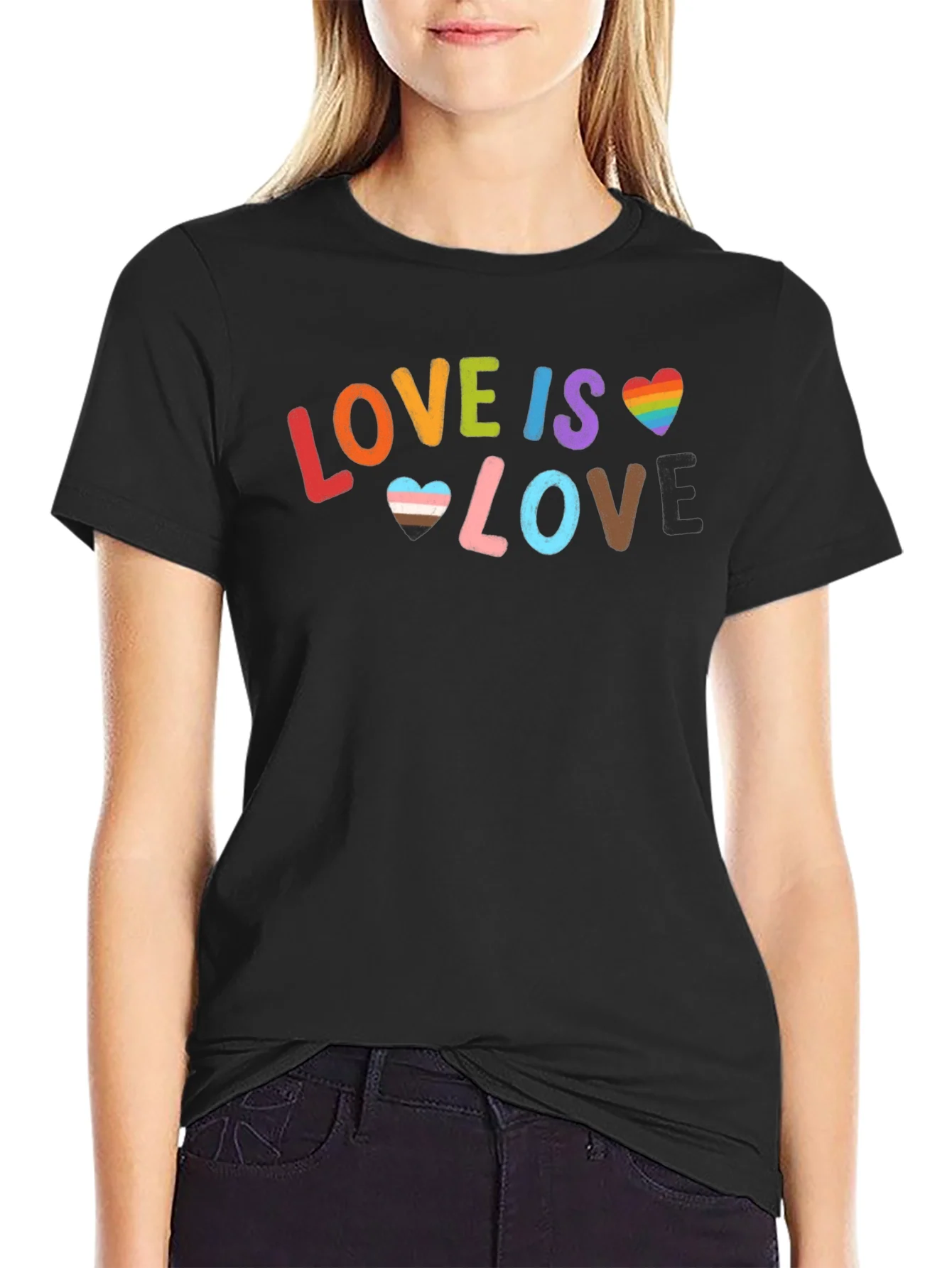 Camiseta Negra Love is Love para Orgullo LGBT