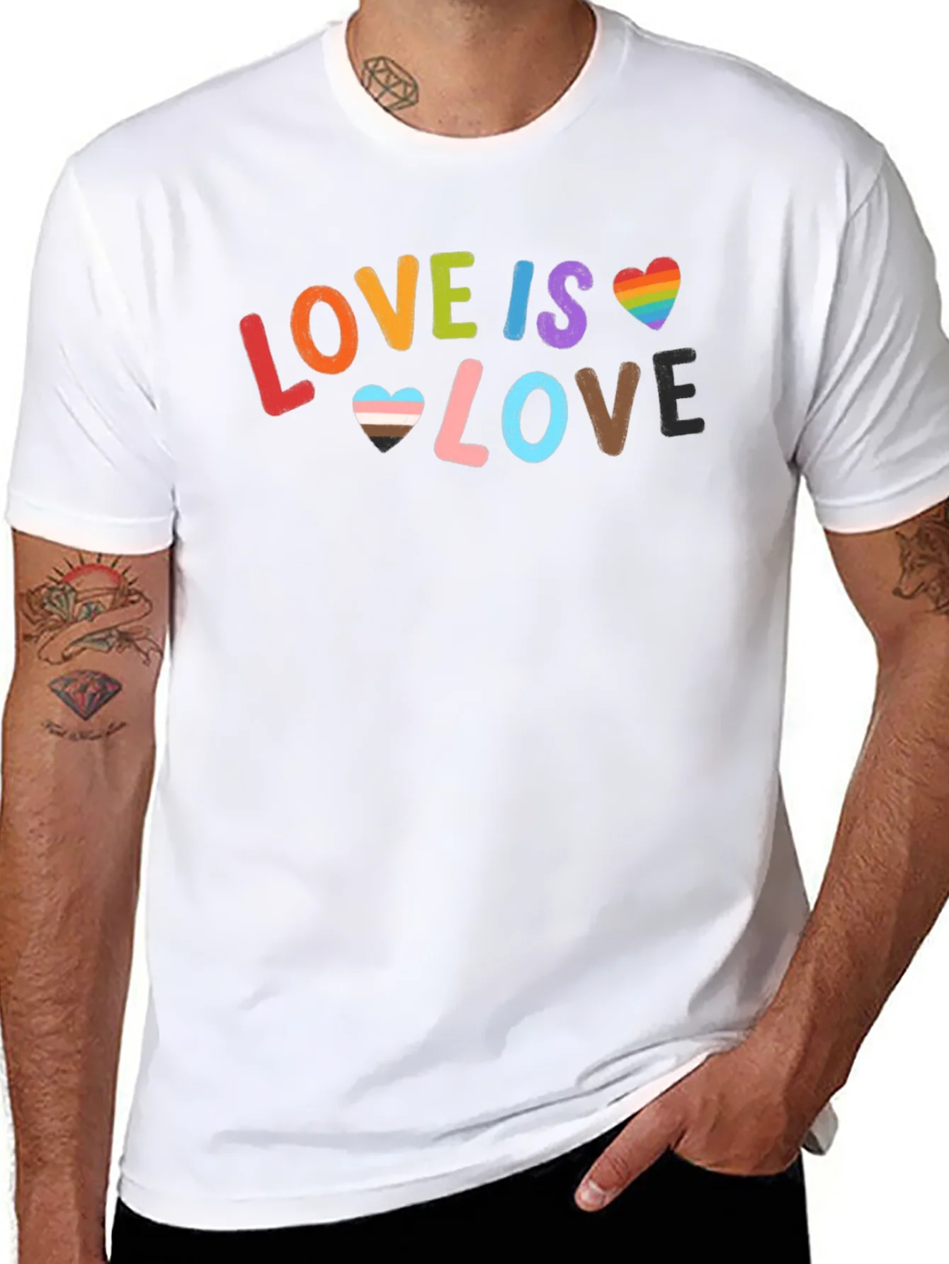 Camiseta Negra Love is Love para Orgullo LGBT