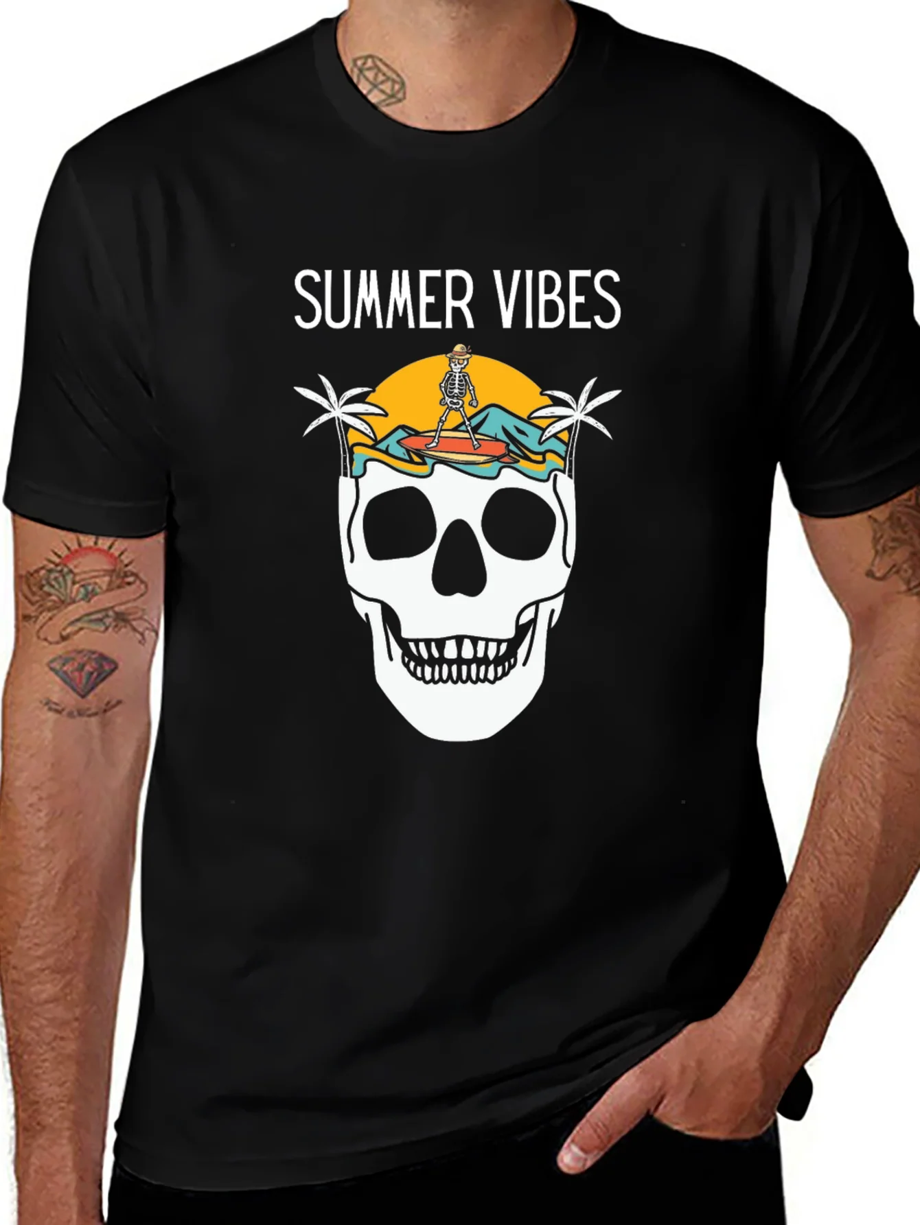 Camiseta Negra Summer Vibes con Calavera Surfista