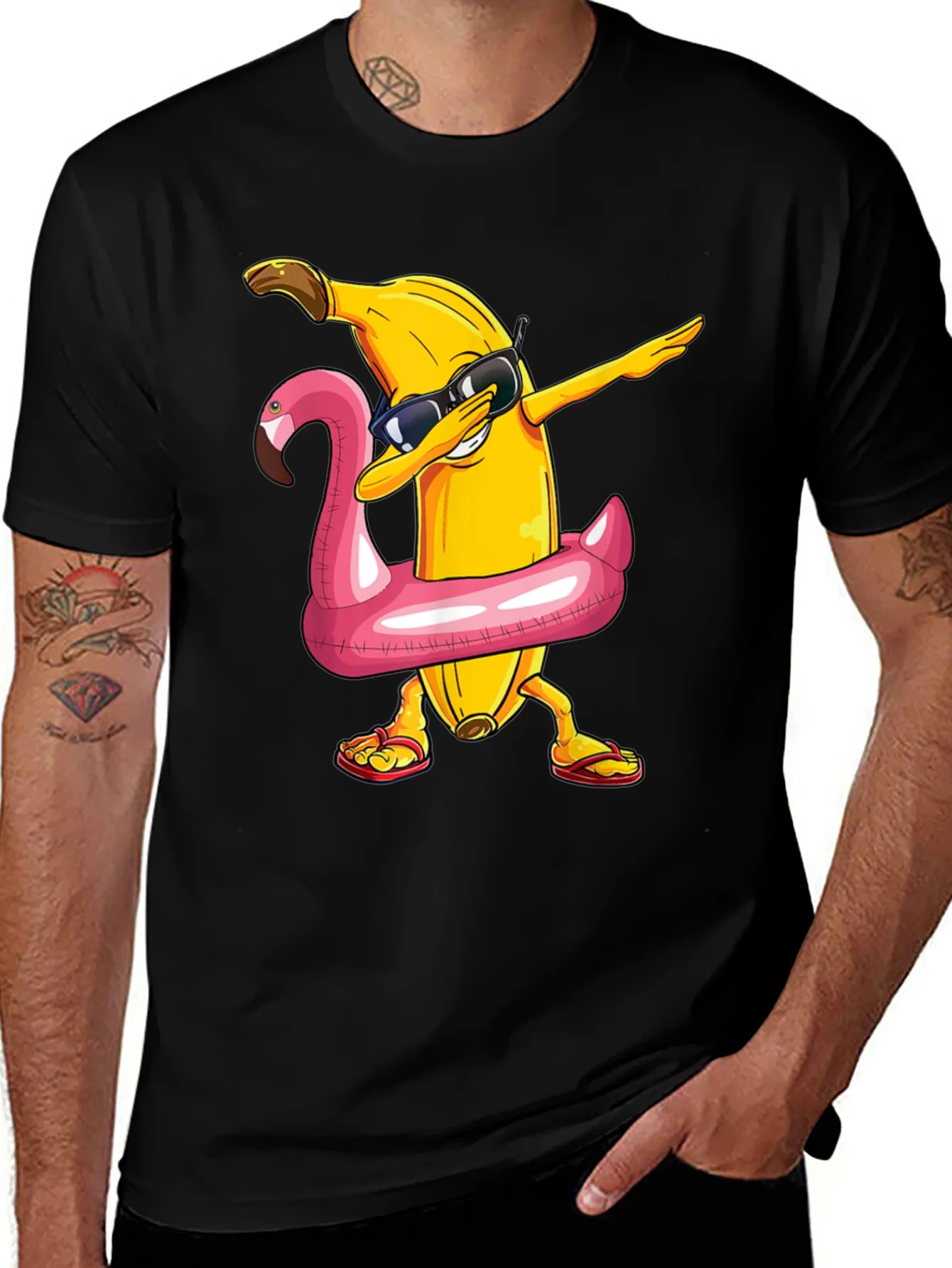 Camiseta Negra: Pl¨¢tano Dabbing en Flotador Flamingo