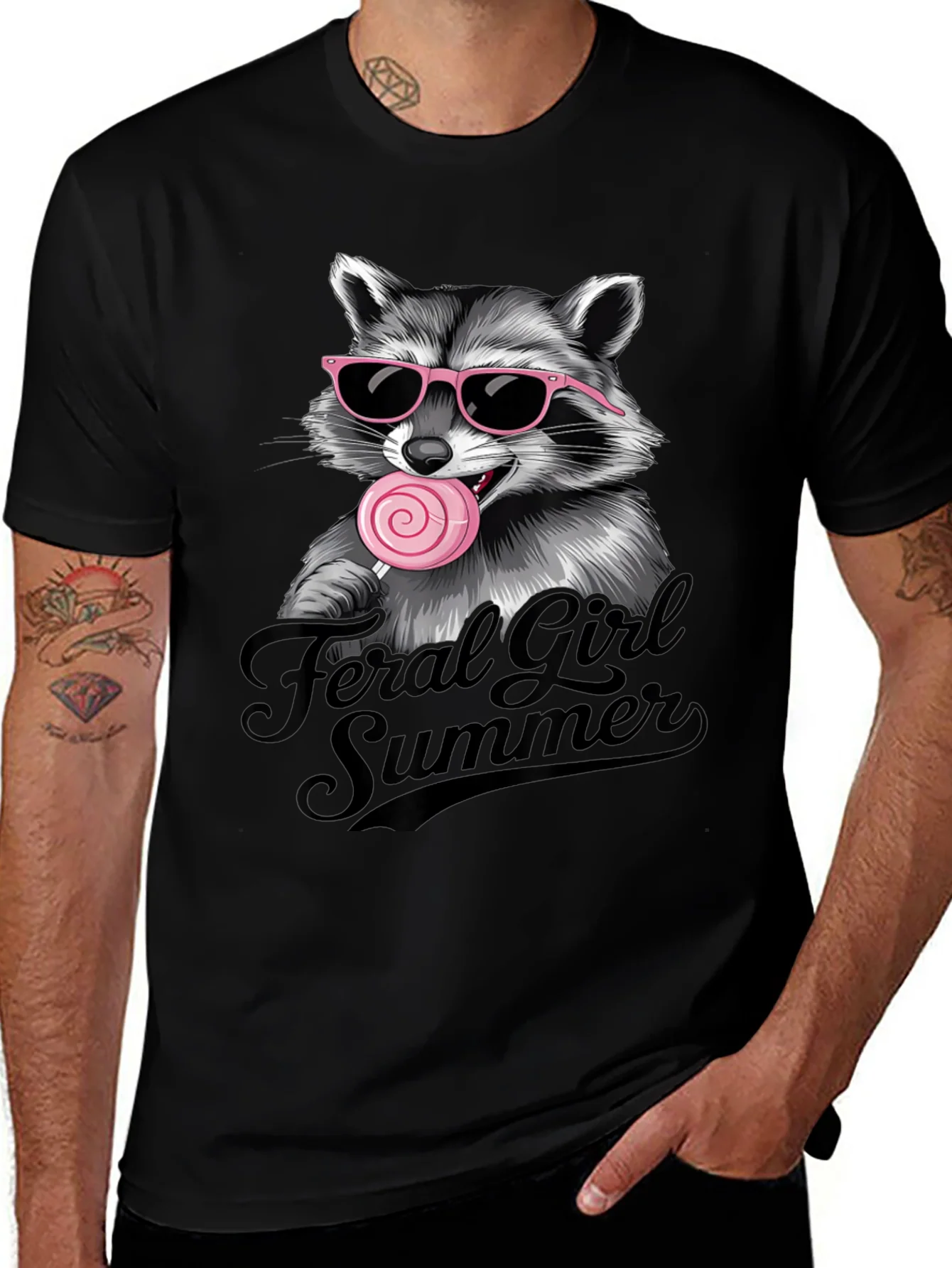 Camiseta Negra Raccoon Feral Girl Summer