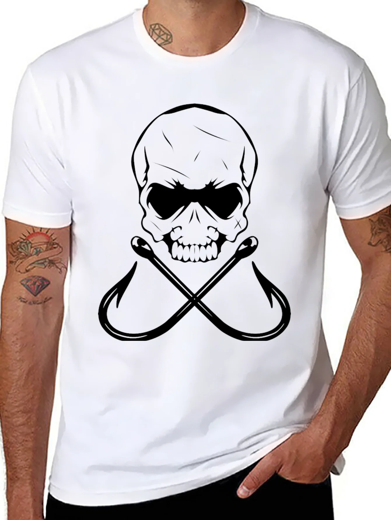Camiseta Negra con Calavera y Anzuelos Cruzados