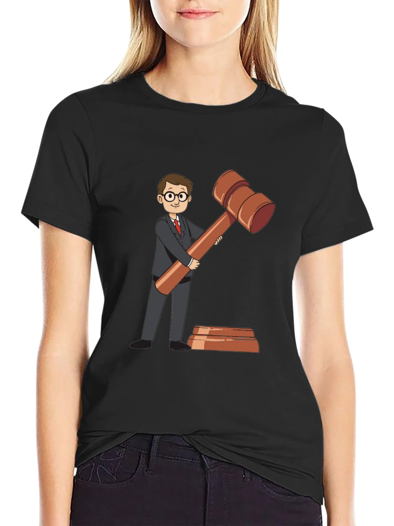 Camiseta Negra con Dise?o de Abogado y Mazo