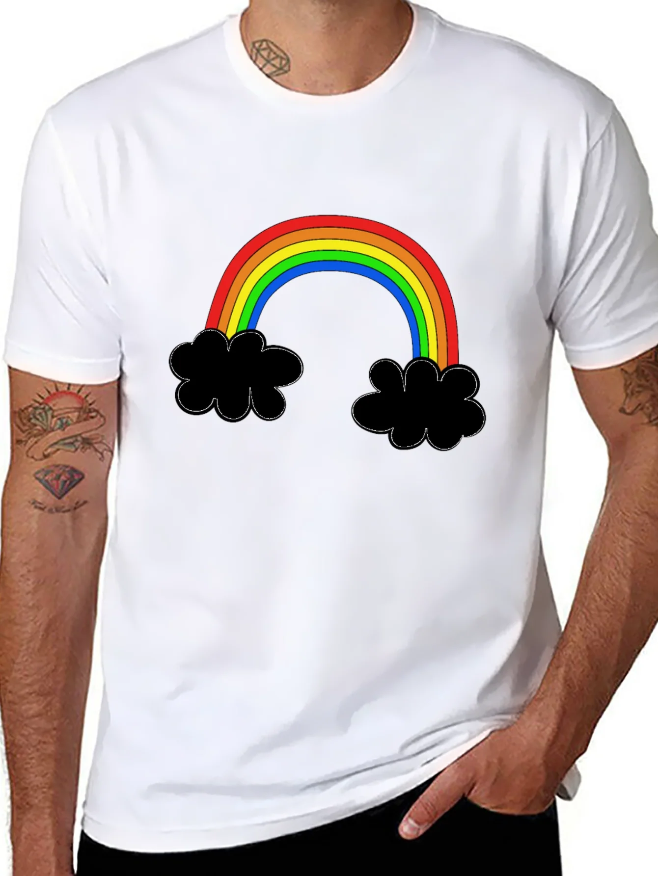Camiseta Negra con Arco¨ªris y Nubes