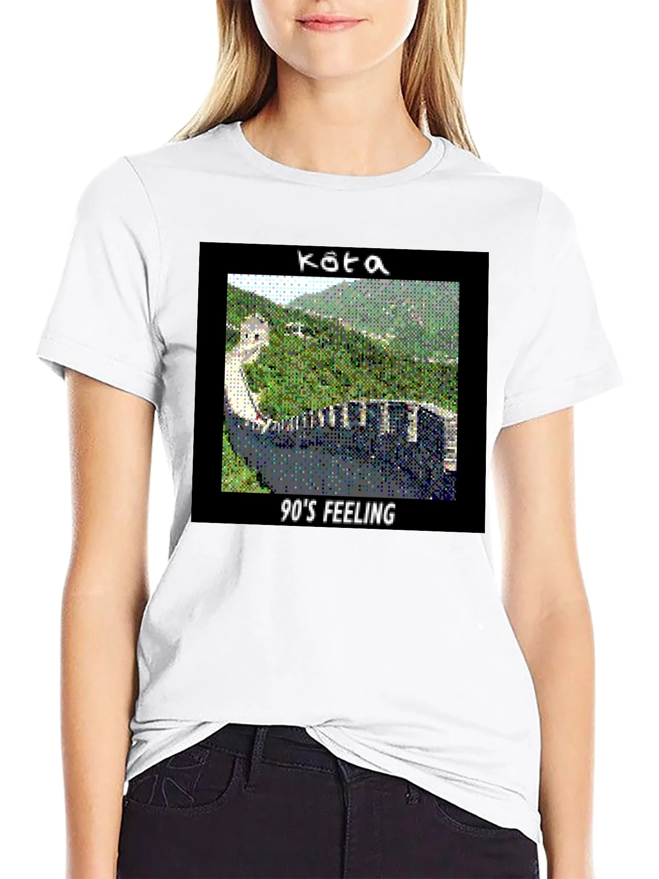 Camiseta Negra con Dise?o Retro 90s Feeling