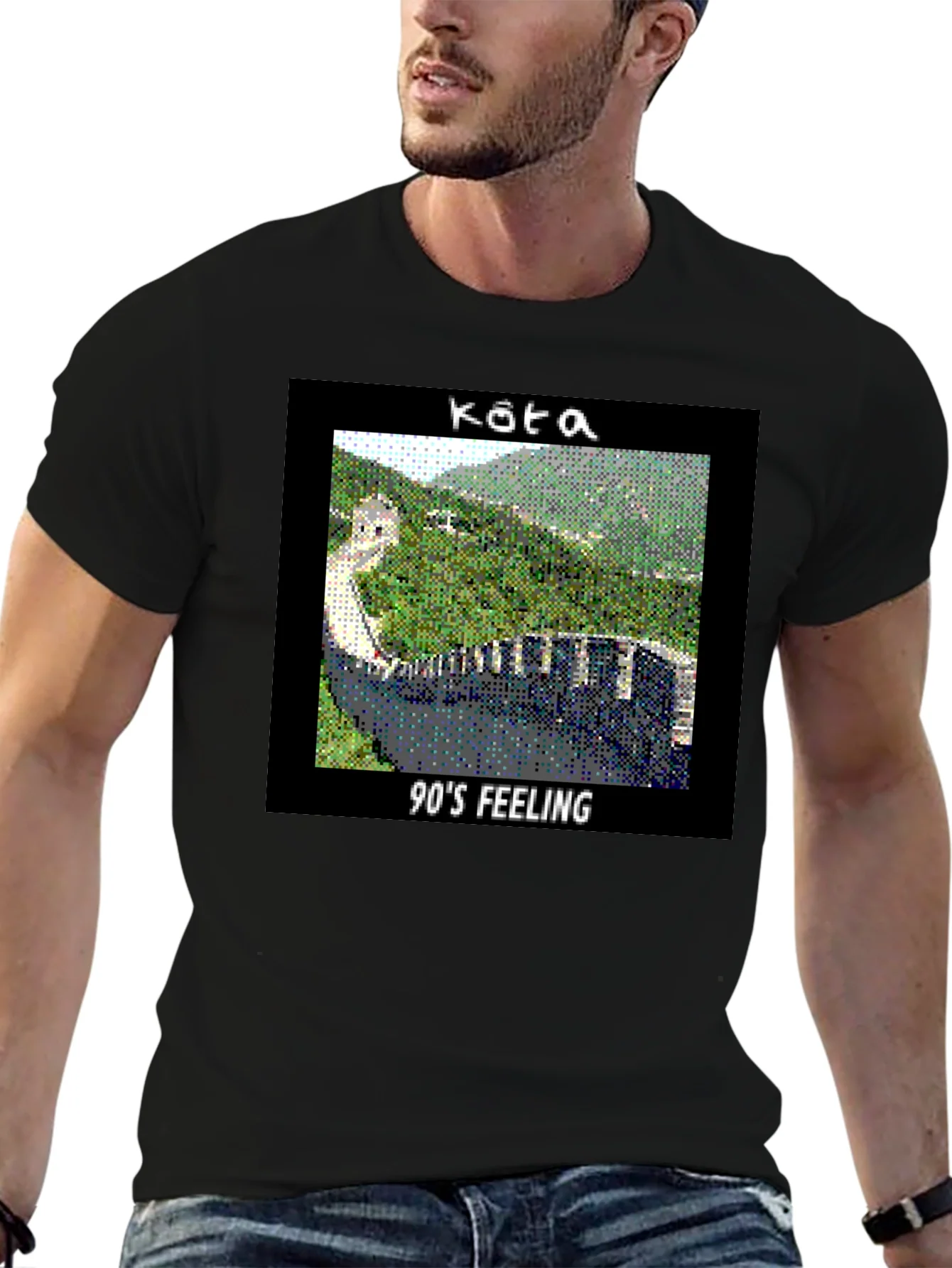 Camiseta Negra con Dise?o Retro 90s Feeling