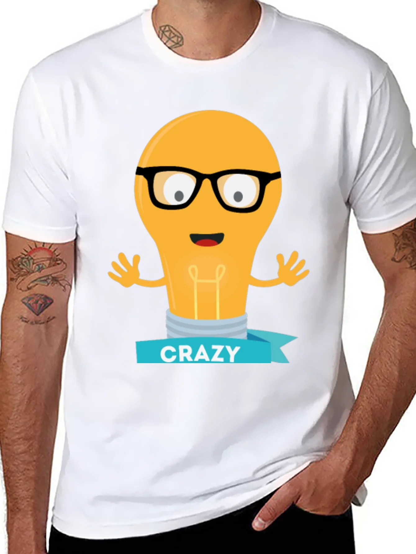 Camiseta Negra con Dibujo de Bombilla Crazy