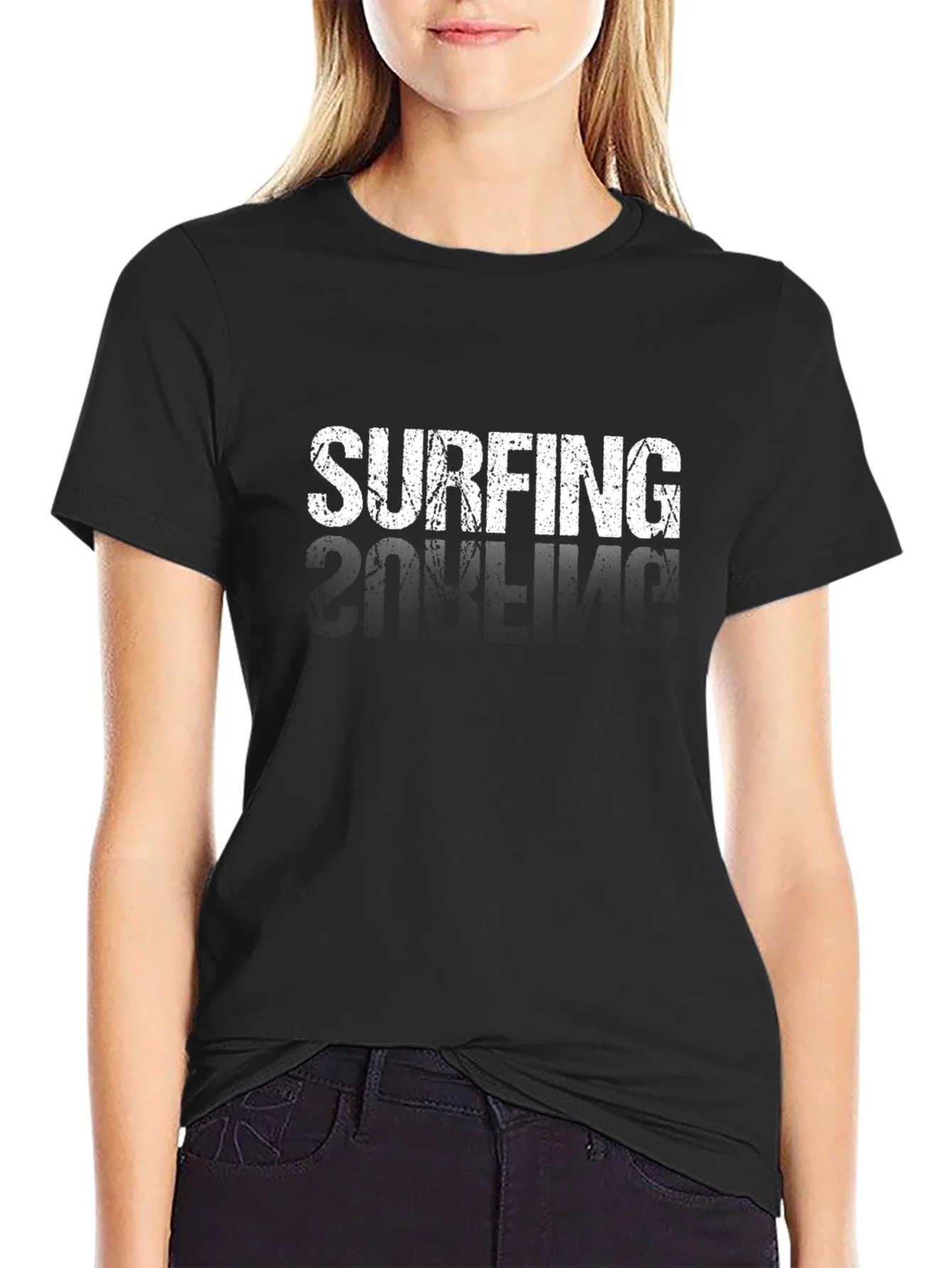 Camiseta Negra Surfing Estilo Desgastado