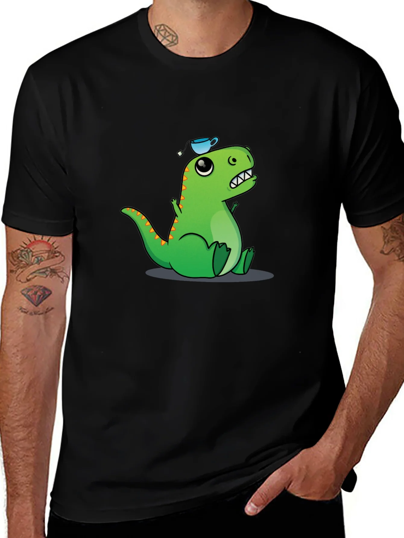 Camiseta Negra con Dinosaurio y Taza