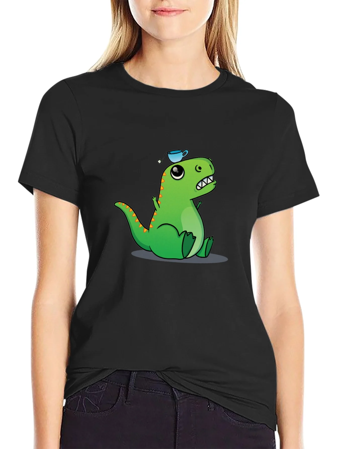 Camiseta Negra con Dinosaurio y Taza