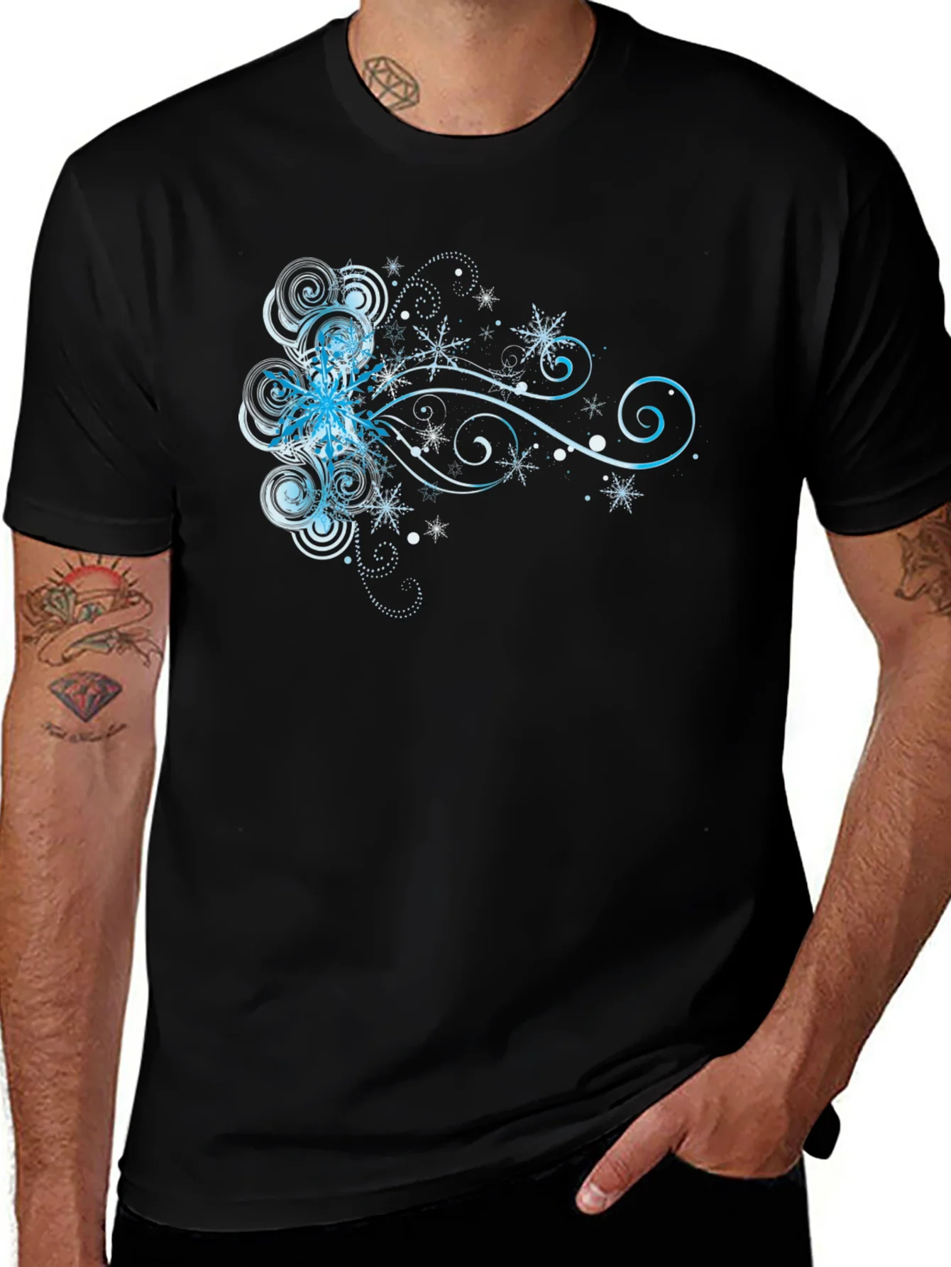 Camiseta Negra con Dise?o Invernal Abstracto