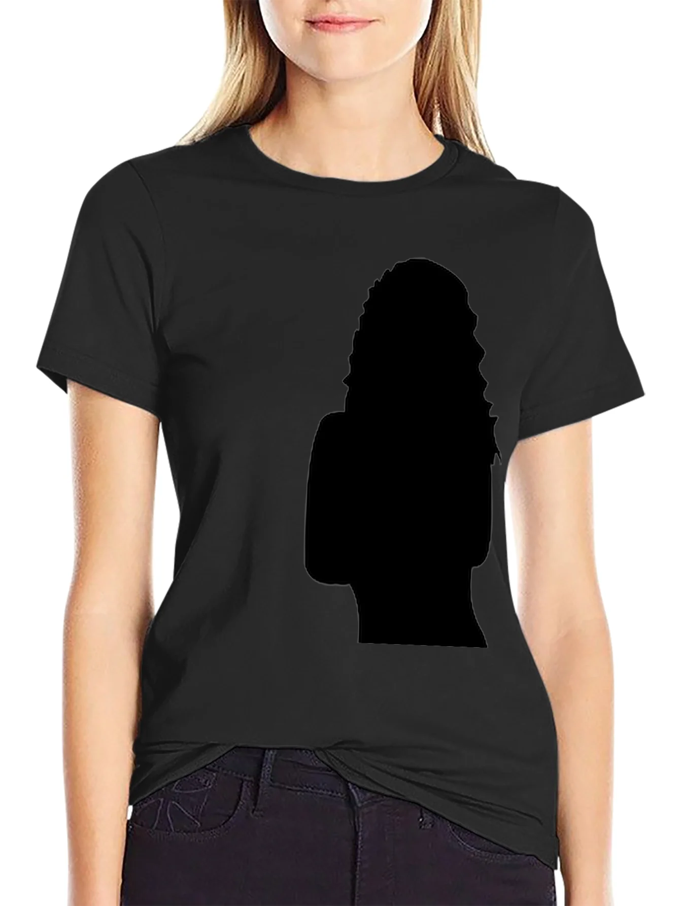 Camiseta Negra con Silueta Misteriosa