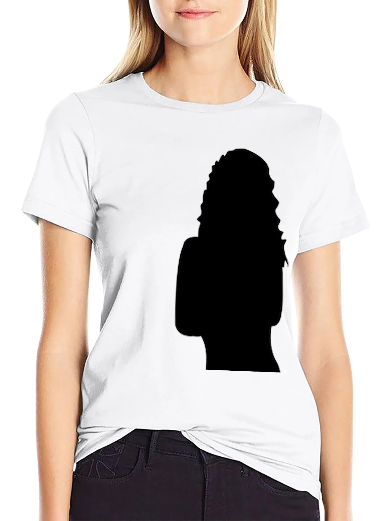 Camiseta Negra con Silueta Misteriosa