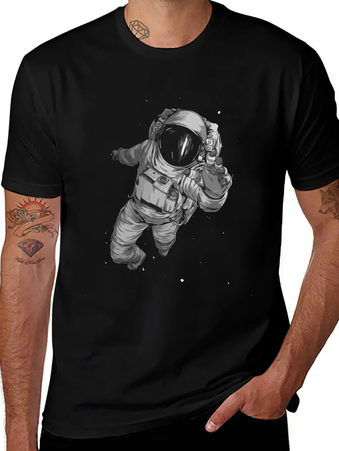 Camiseta Negra con Estampado de Astronauta