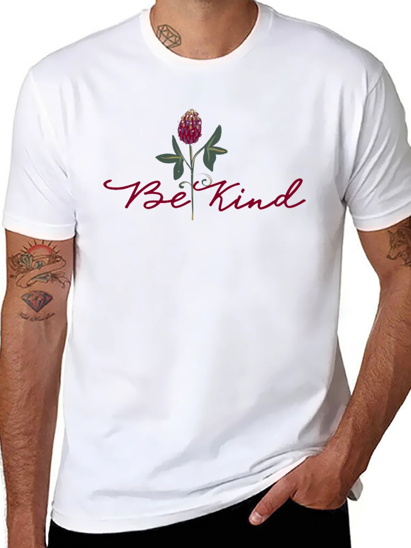 Camiseta Negra Be Kind con Dise?o Floral
