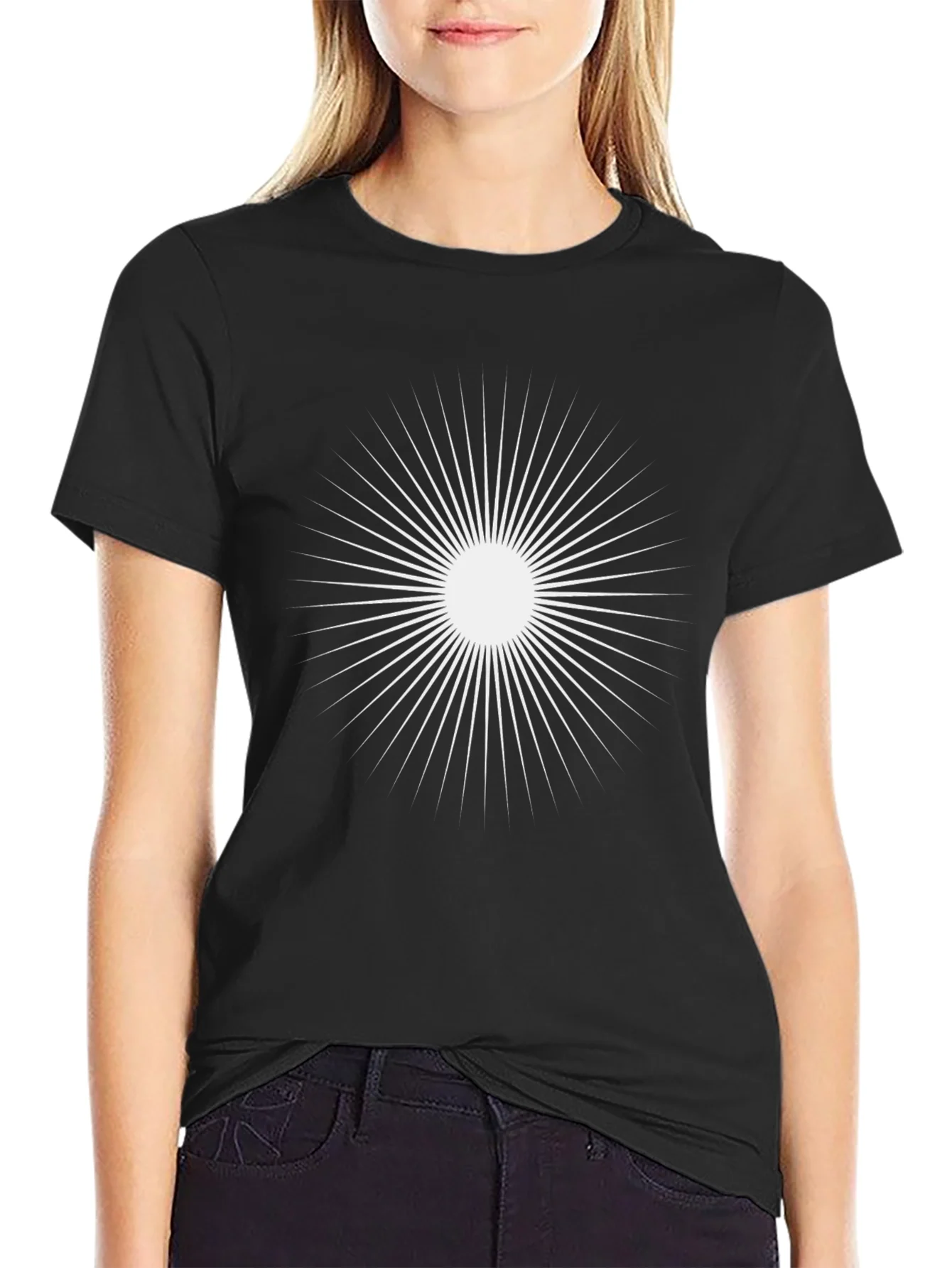 Camiseta Negra con Dise?o Solar Abstracto