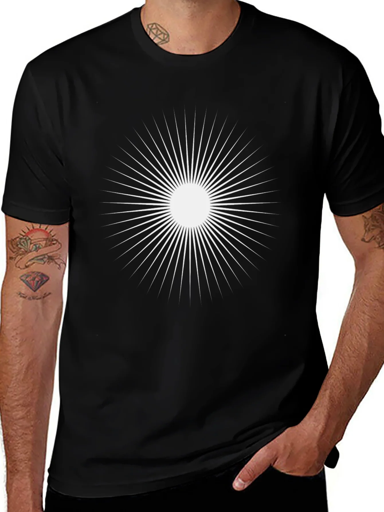 Camiseta Negra con Dise?o Solar Abstracto