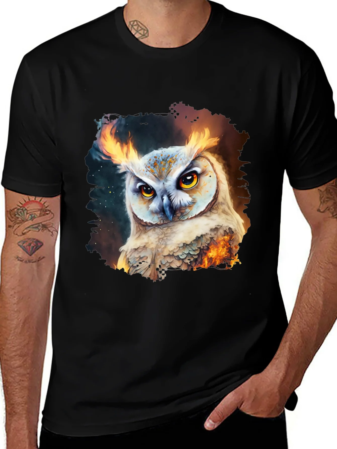 Camiseta Negra con Estampado de B¨²ho en Llamas