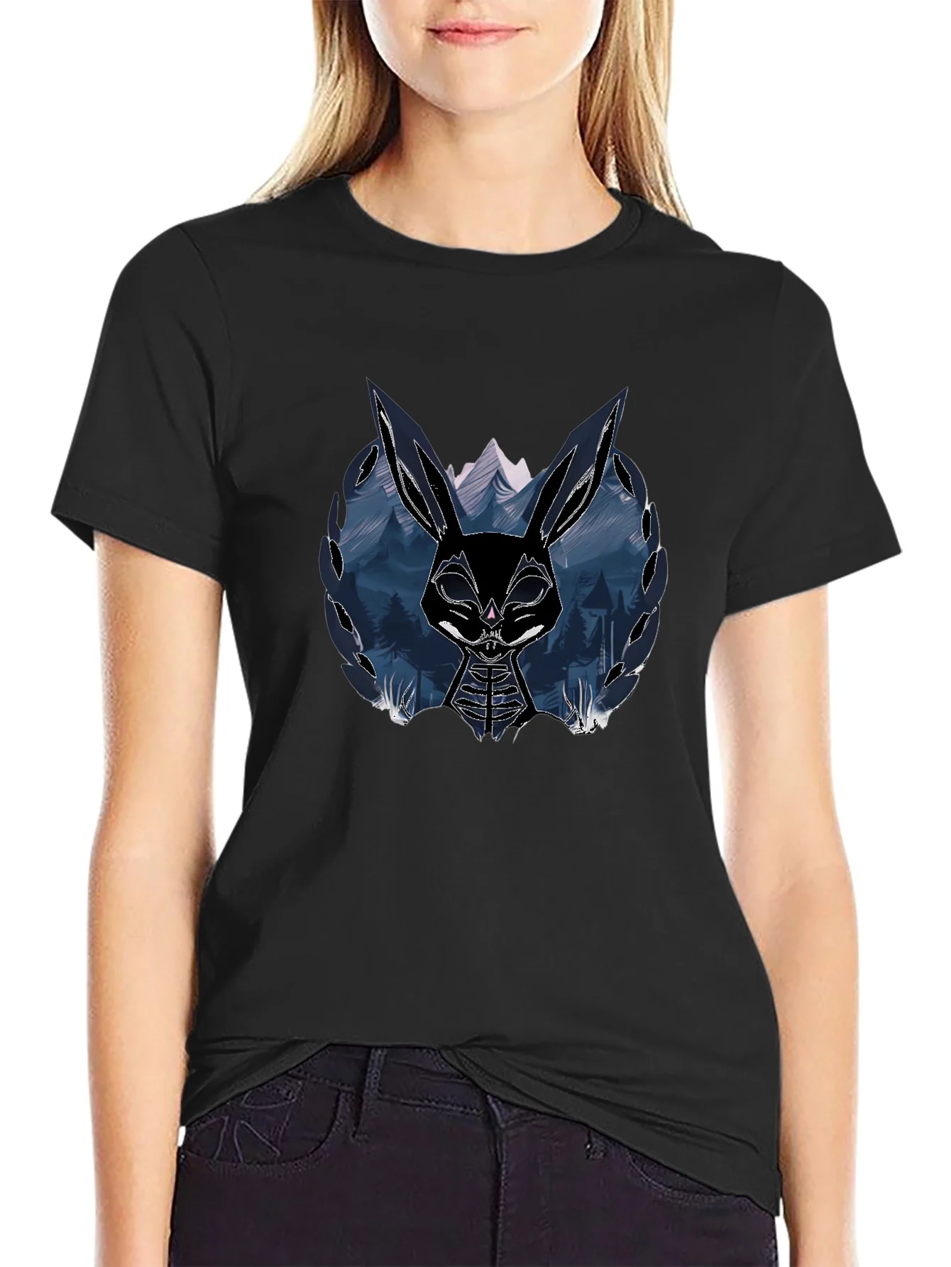 Camiseta Negra con Dise?o de Conejo Oscuro