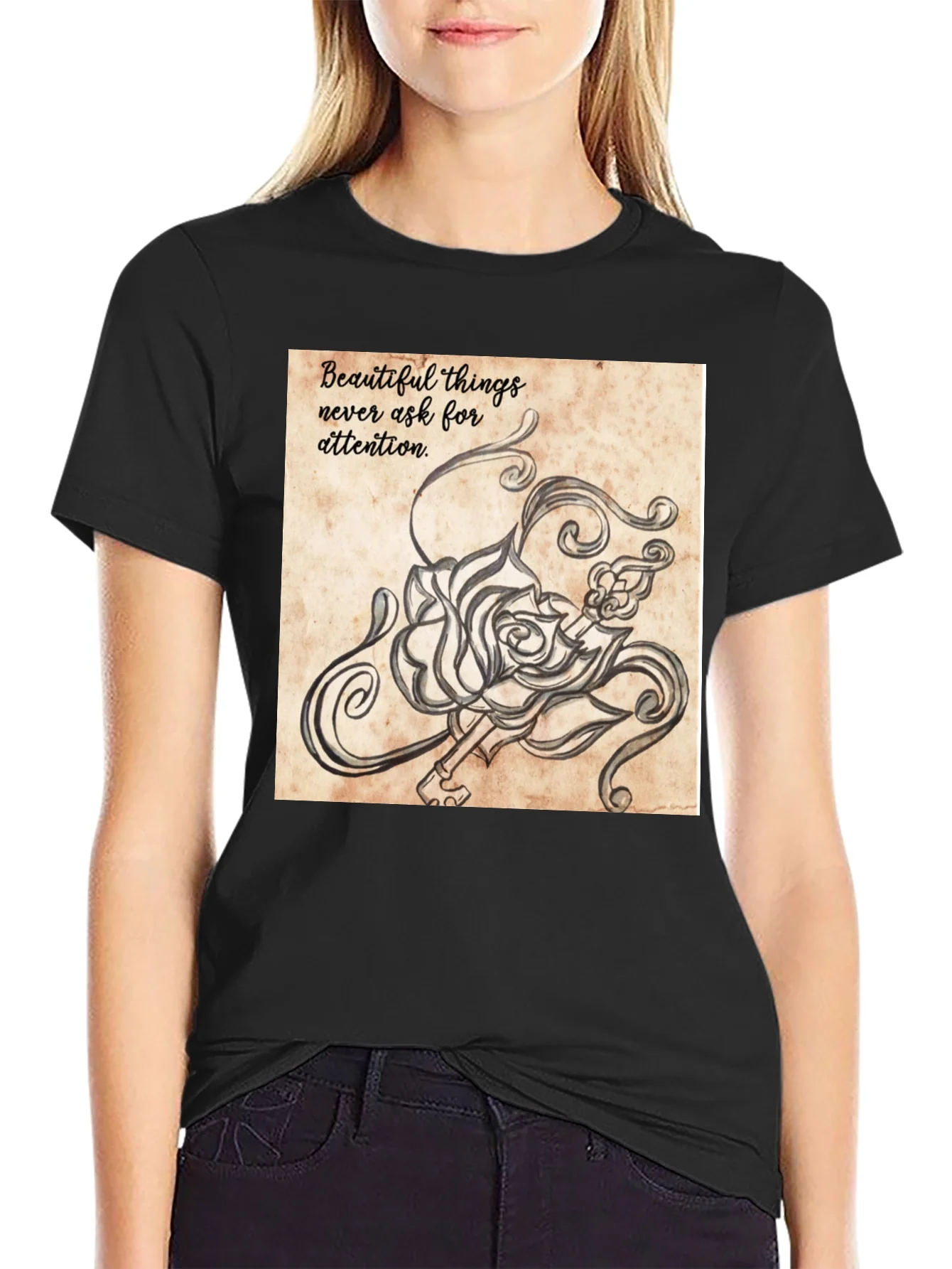 Camiseta Negra con Dise?o Art¨ªstico de Rosa y Llave