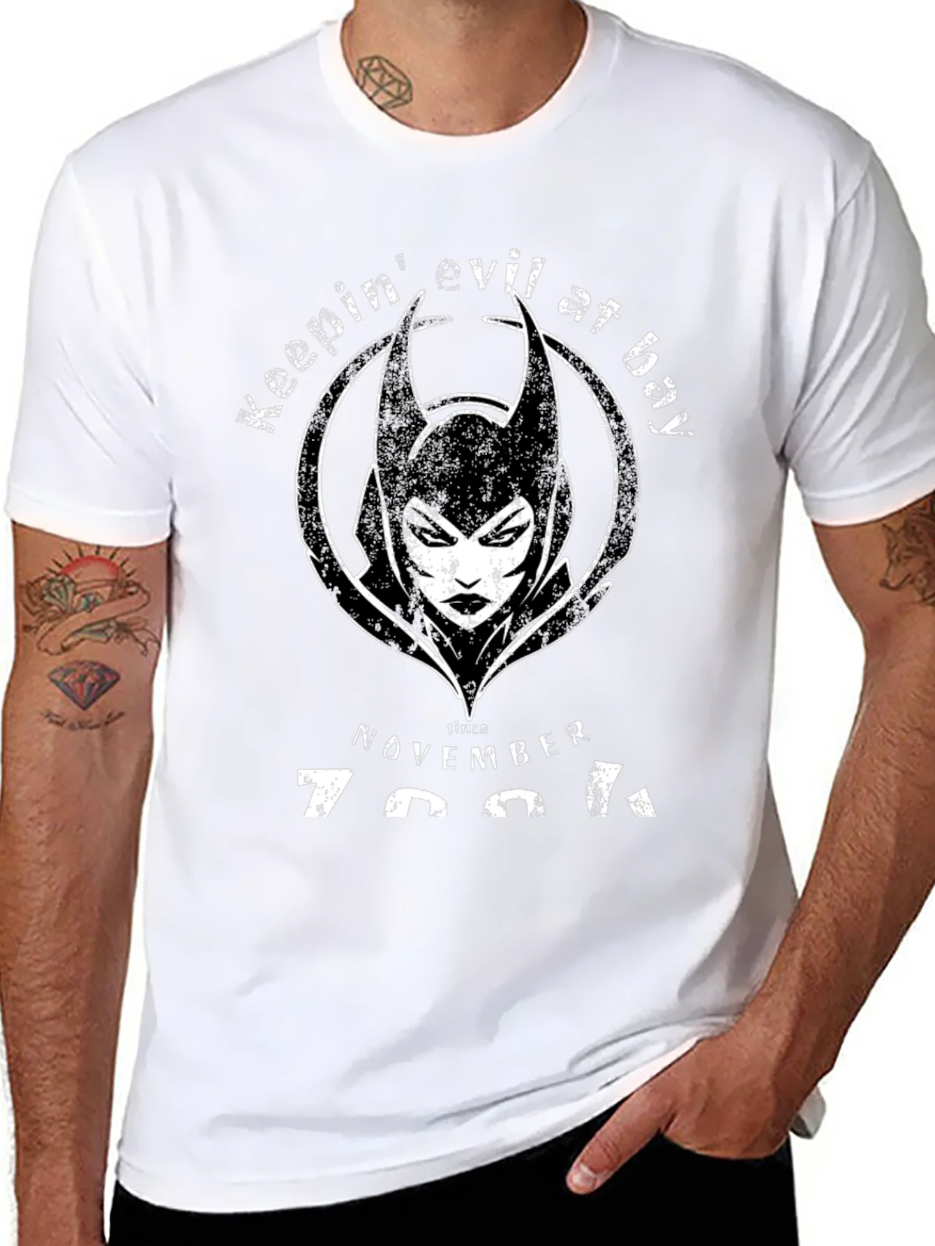 Camiseta Negra Keeping Evil at Bay Noviembre 7991