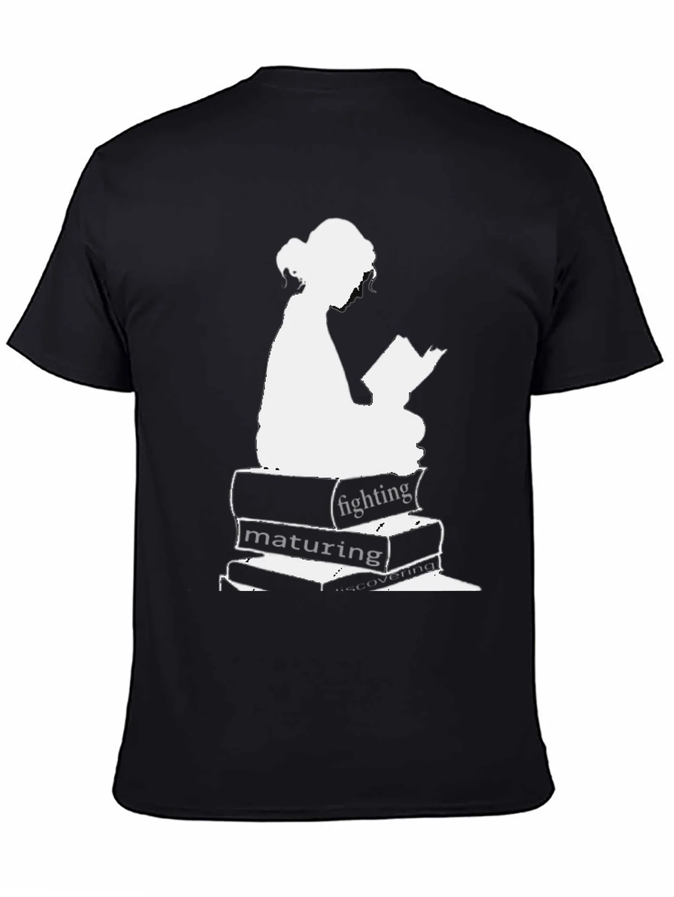 Camiseta Negra con Dise?o de Lectora Apilando Libros