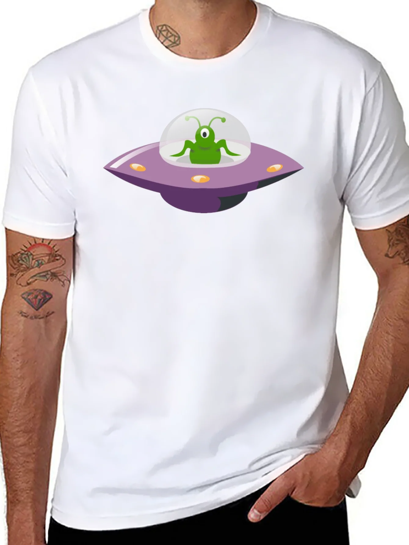 Camiseta Negra con Dise?o de Extraterrestre en Ovni