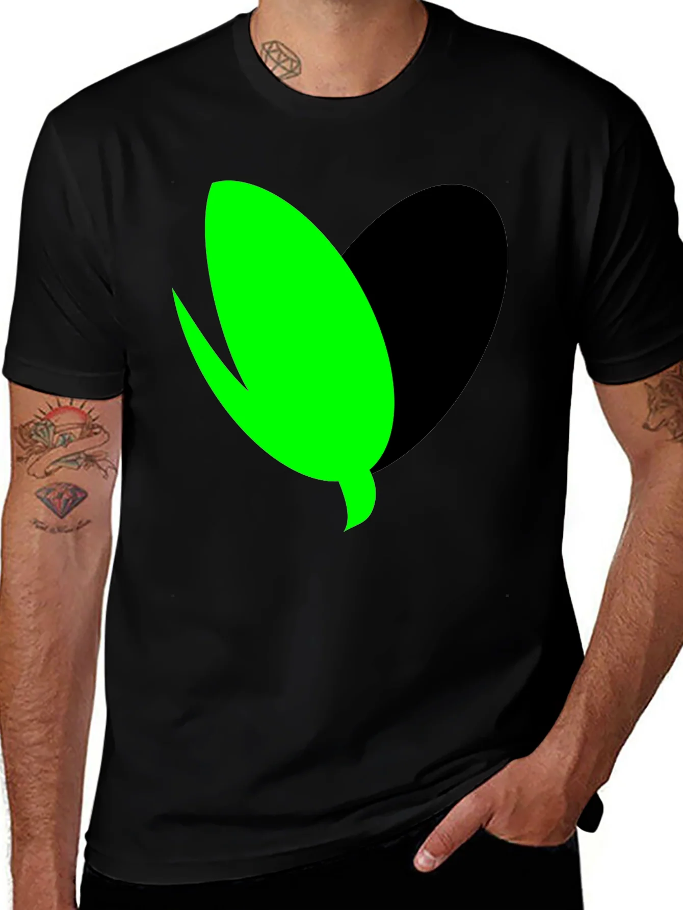 Camiseta Negra con Dise?o Abstracto Verde y Negro