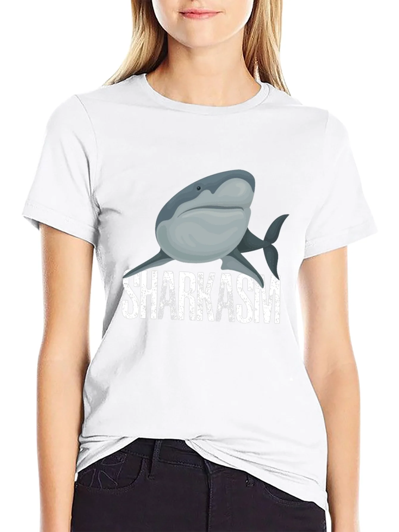 Camiseta Negra con Dise?o de Tibur¨®n y Texto SHARKASM
