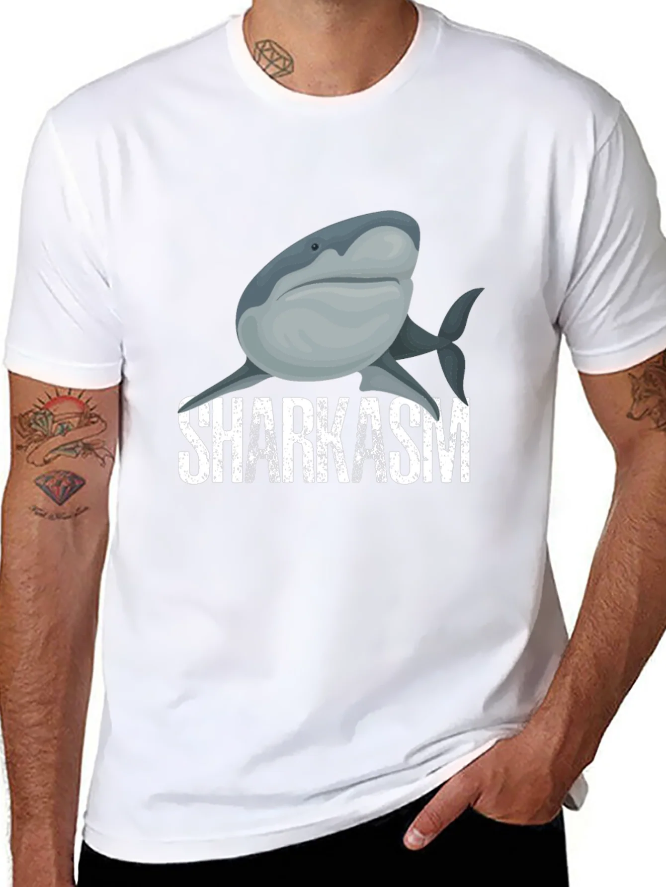 Camiseta Negra con Dise?o de Tibur¨®n y Texto SHARKASM