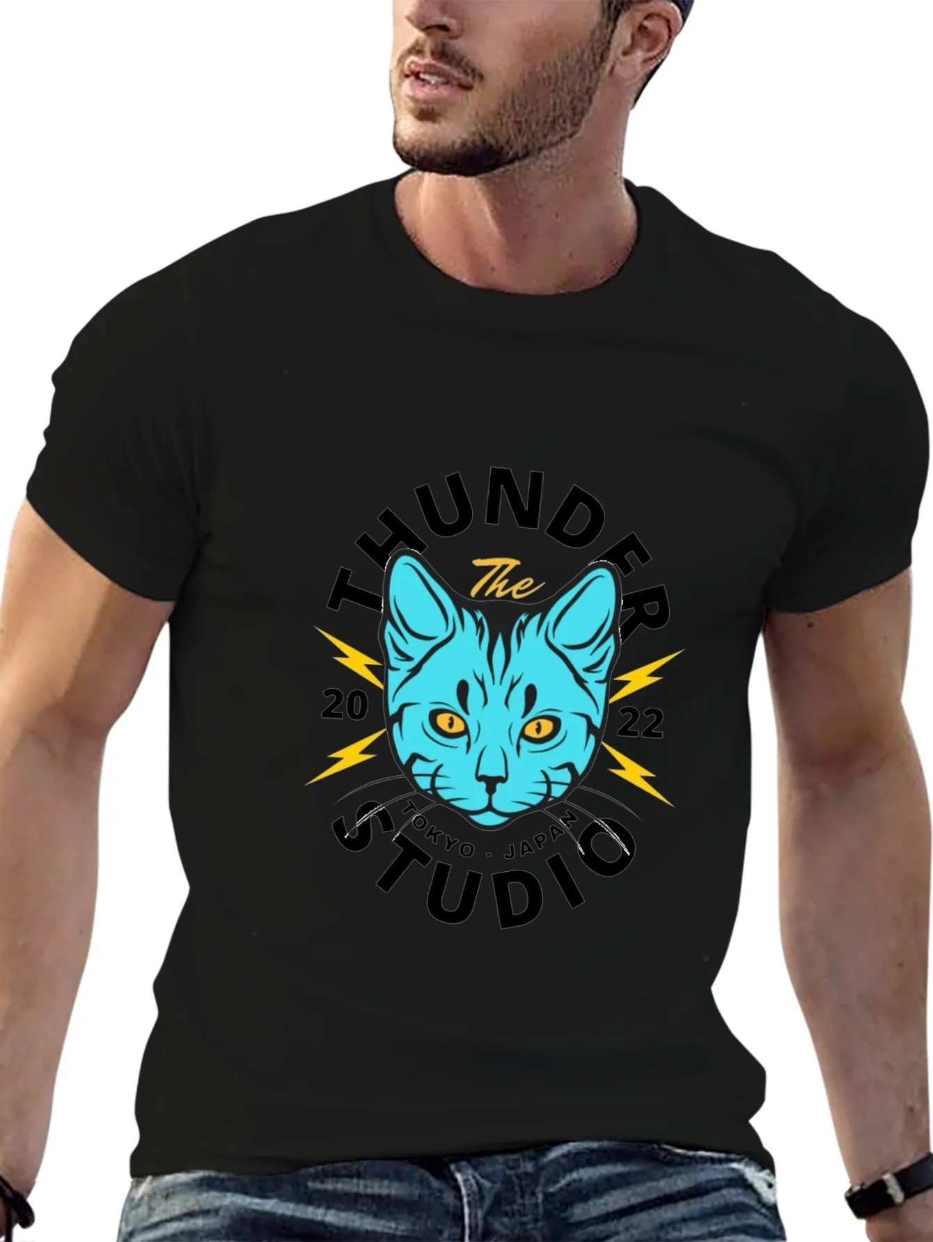 Camiseta Negra con Dise?o de Gato Thunder Studio