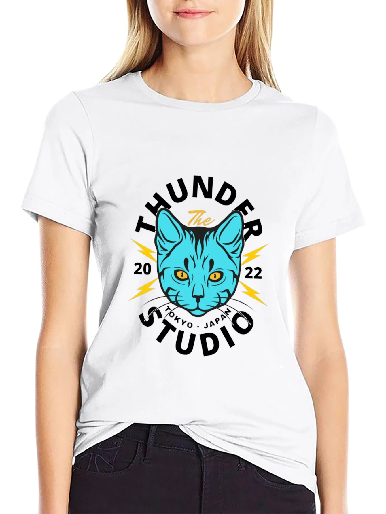 Camiseta Negra con Dise?o de Gato Thunder Studio