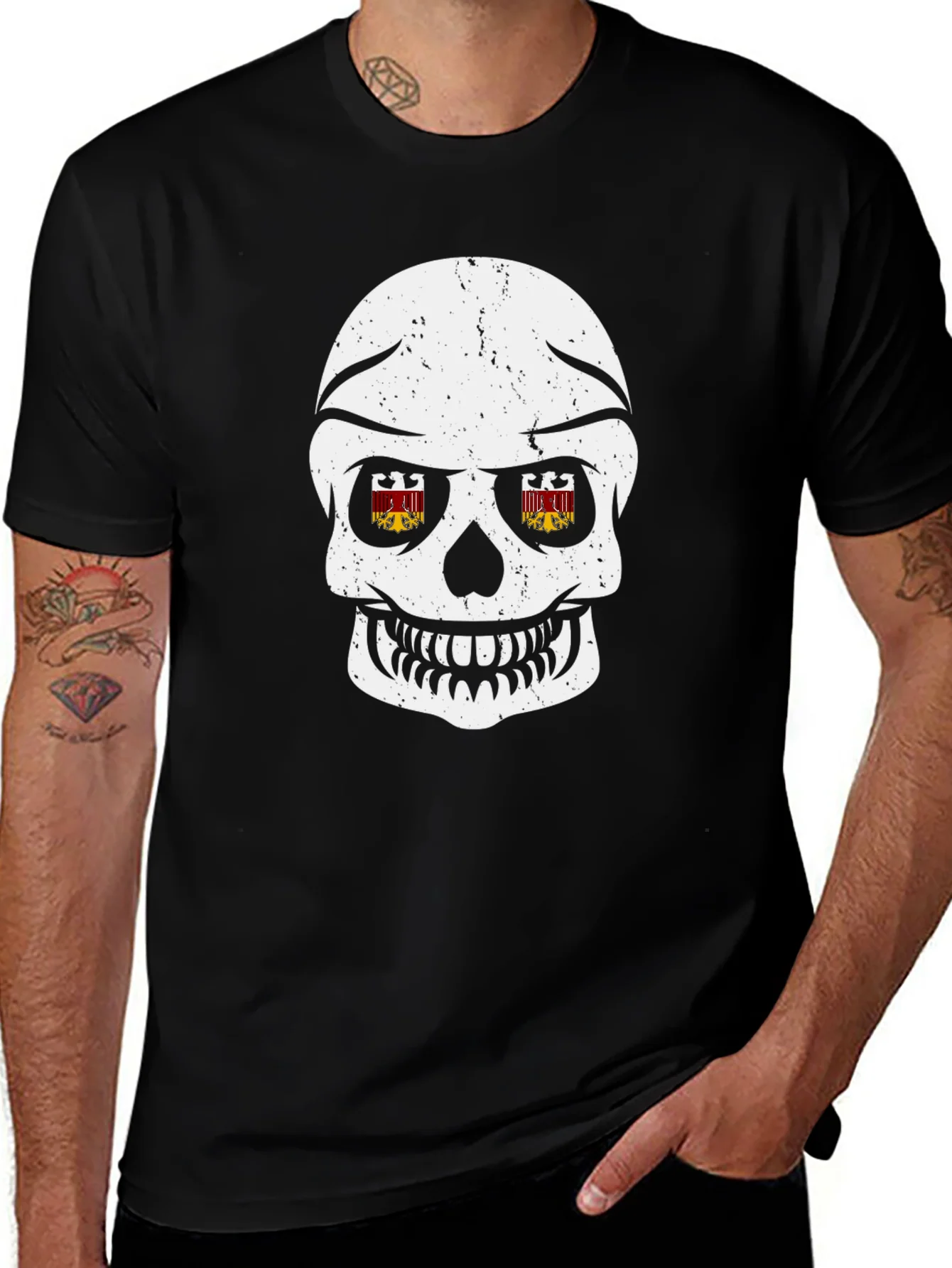 Camiseta Negra con Calavera y Escudos en Ojos