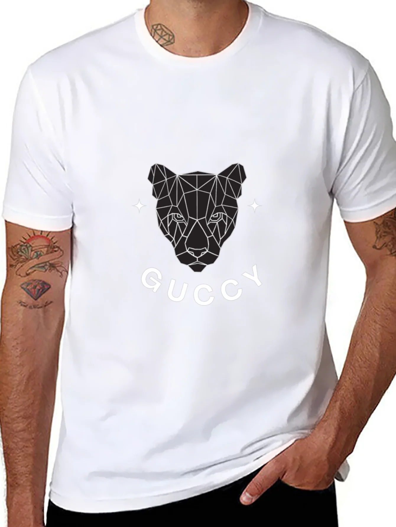 Camiseta Negra con Dise?o Gr¨¢fico Guccy