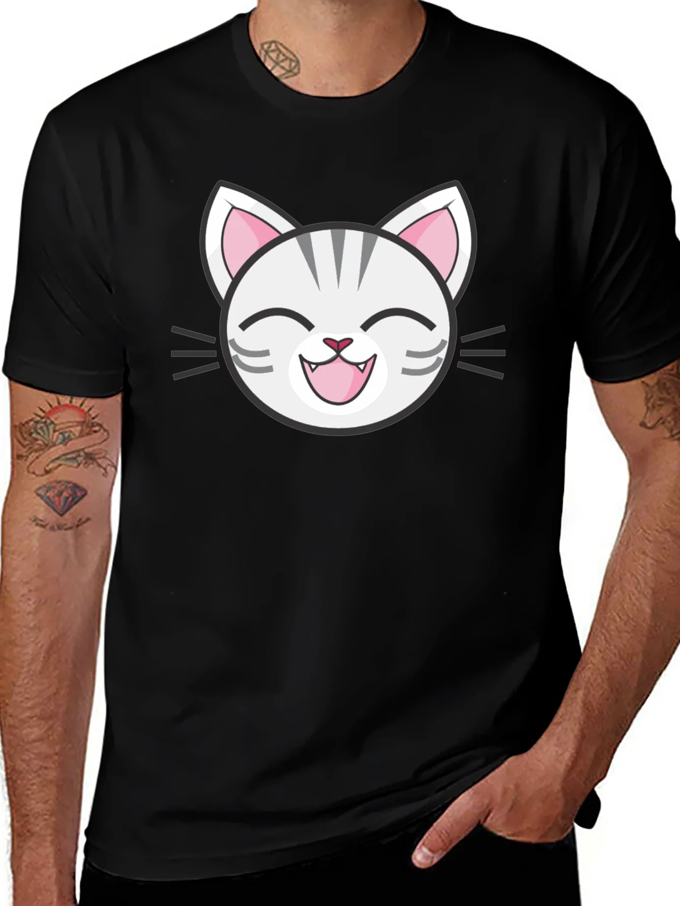 Camiseta Negra con Dise?o de Gato Sonriente