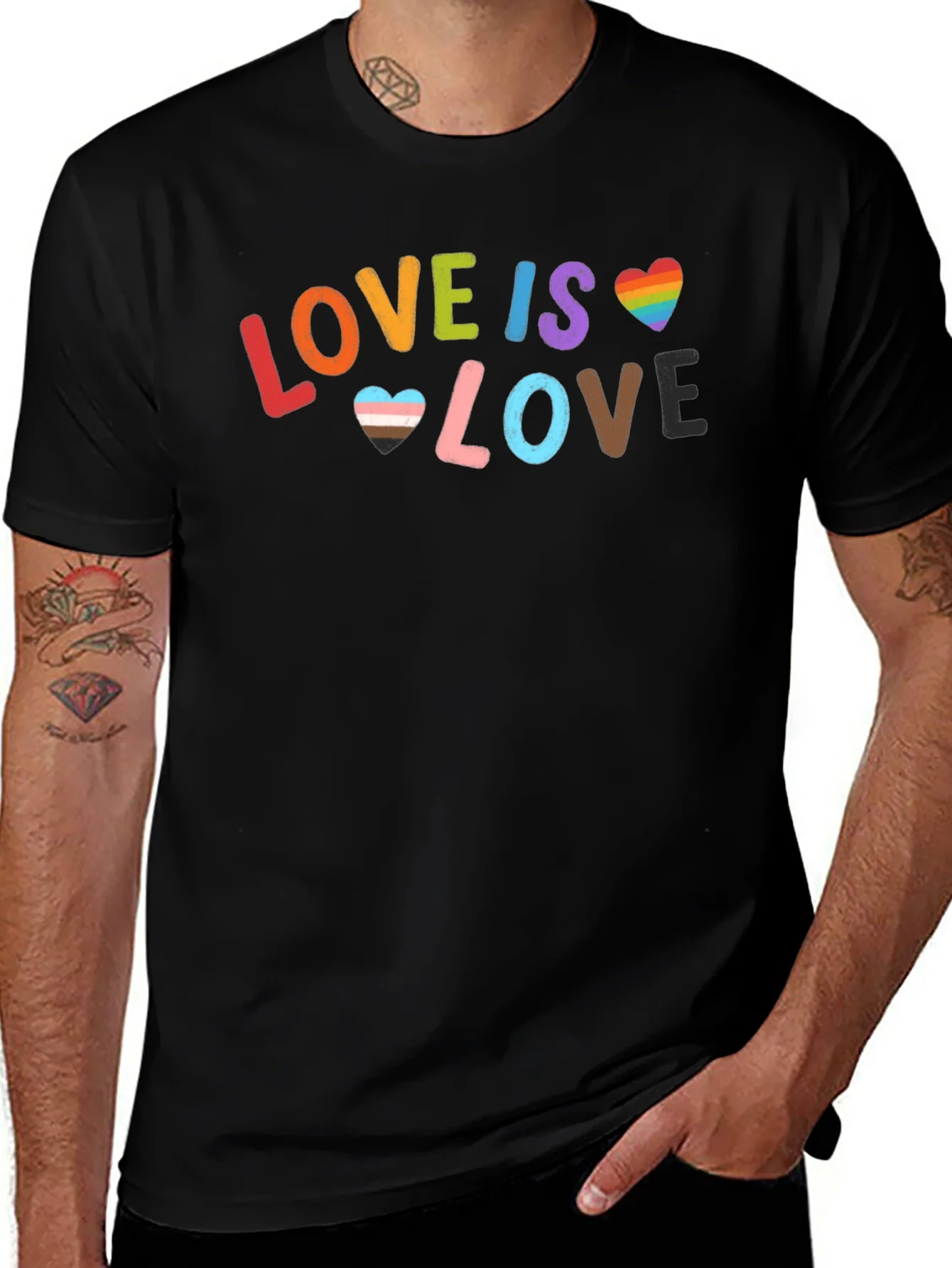 Camiseta Negra Love is Love para Orgullo LGBT