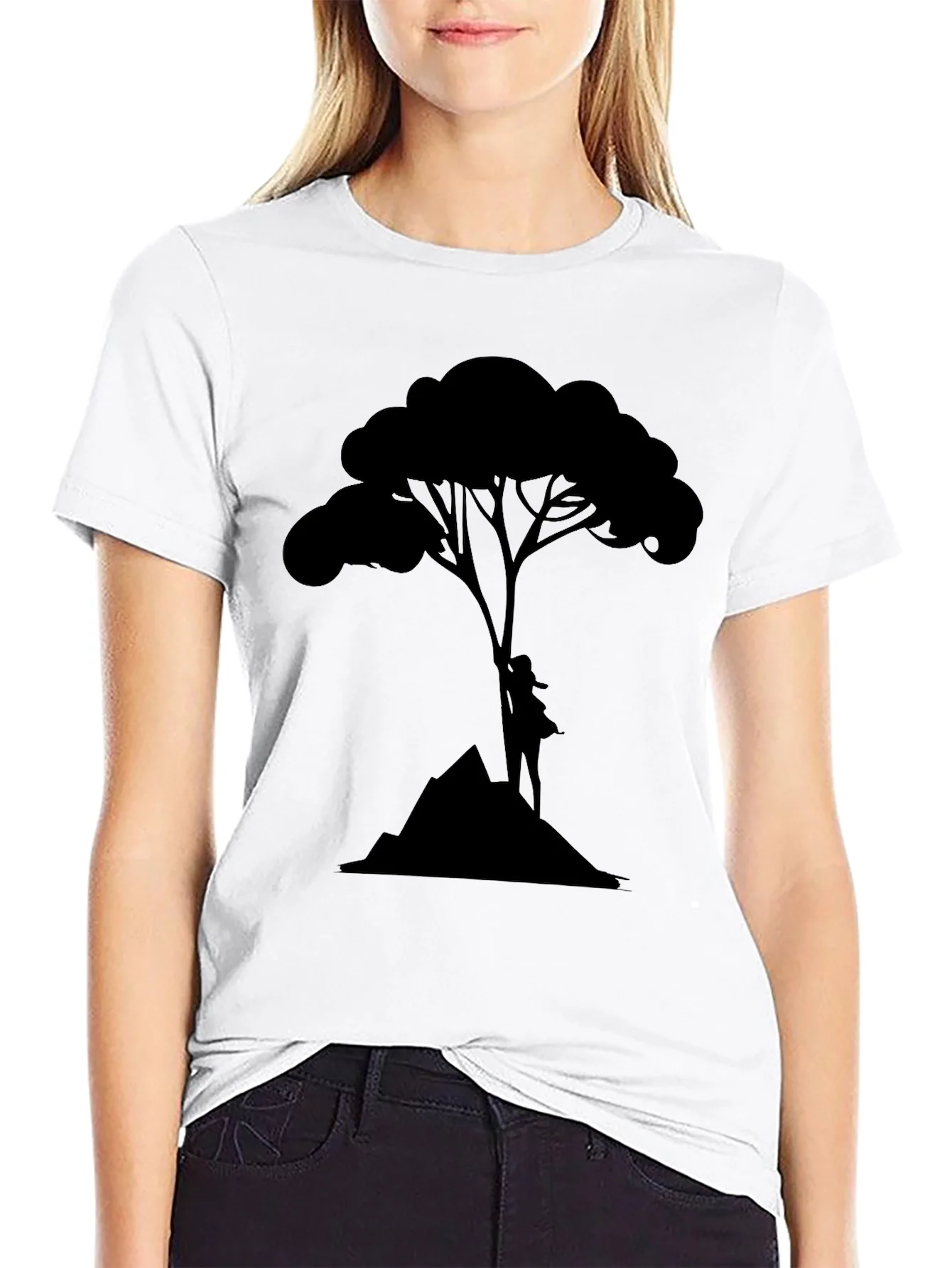 Camiseta Negra con Dise?o de ¨¢rbol y Monta?a