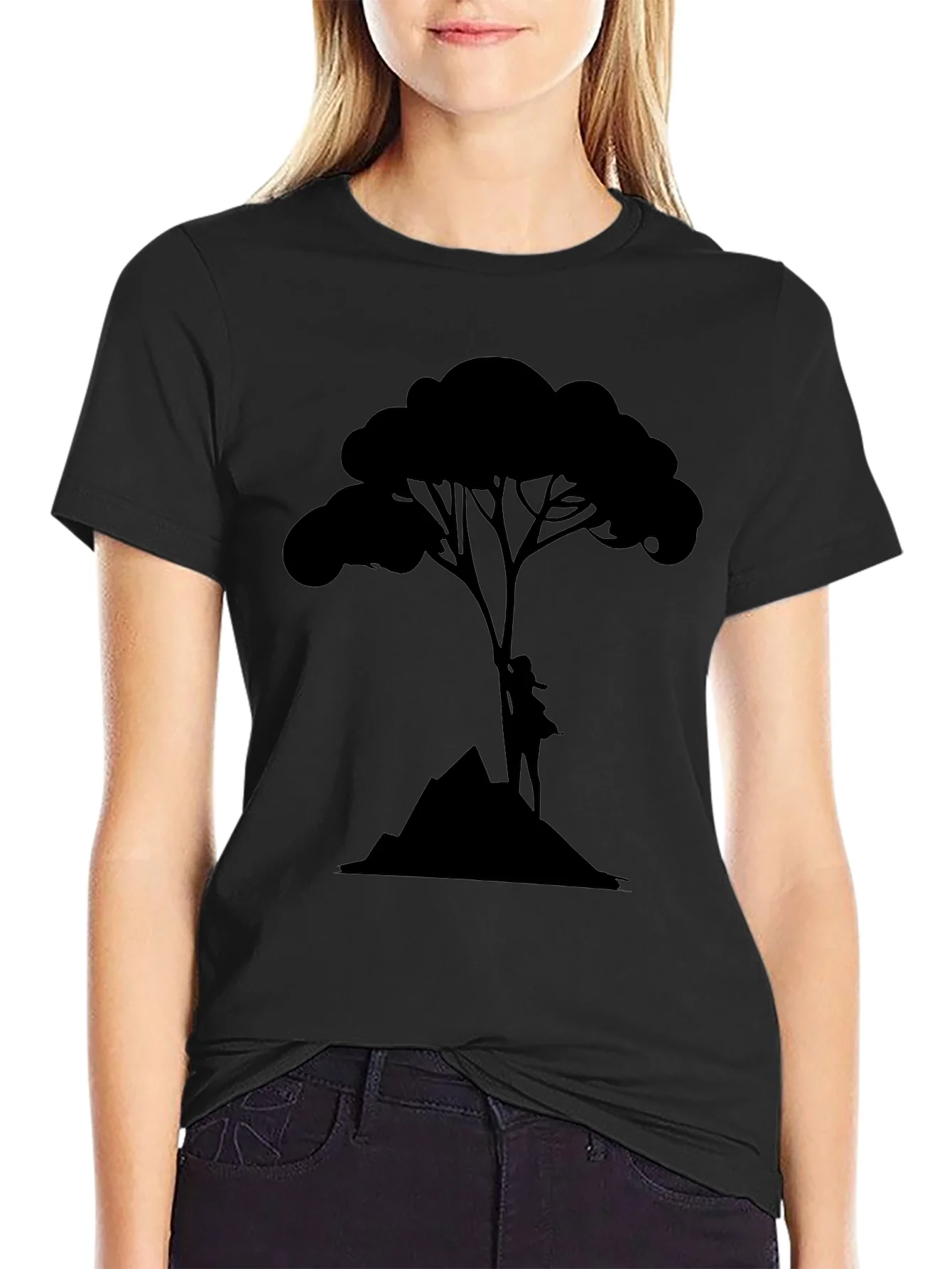 Camiseta Negra con Dise?o de ¨¢rbol y Monta?a