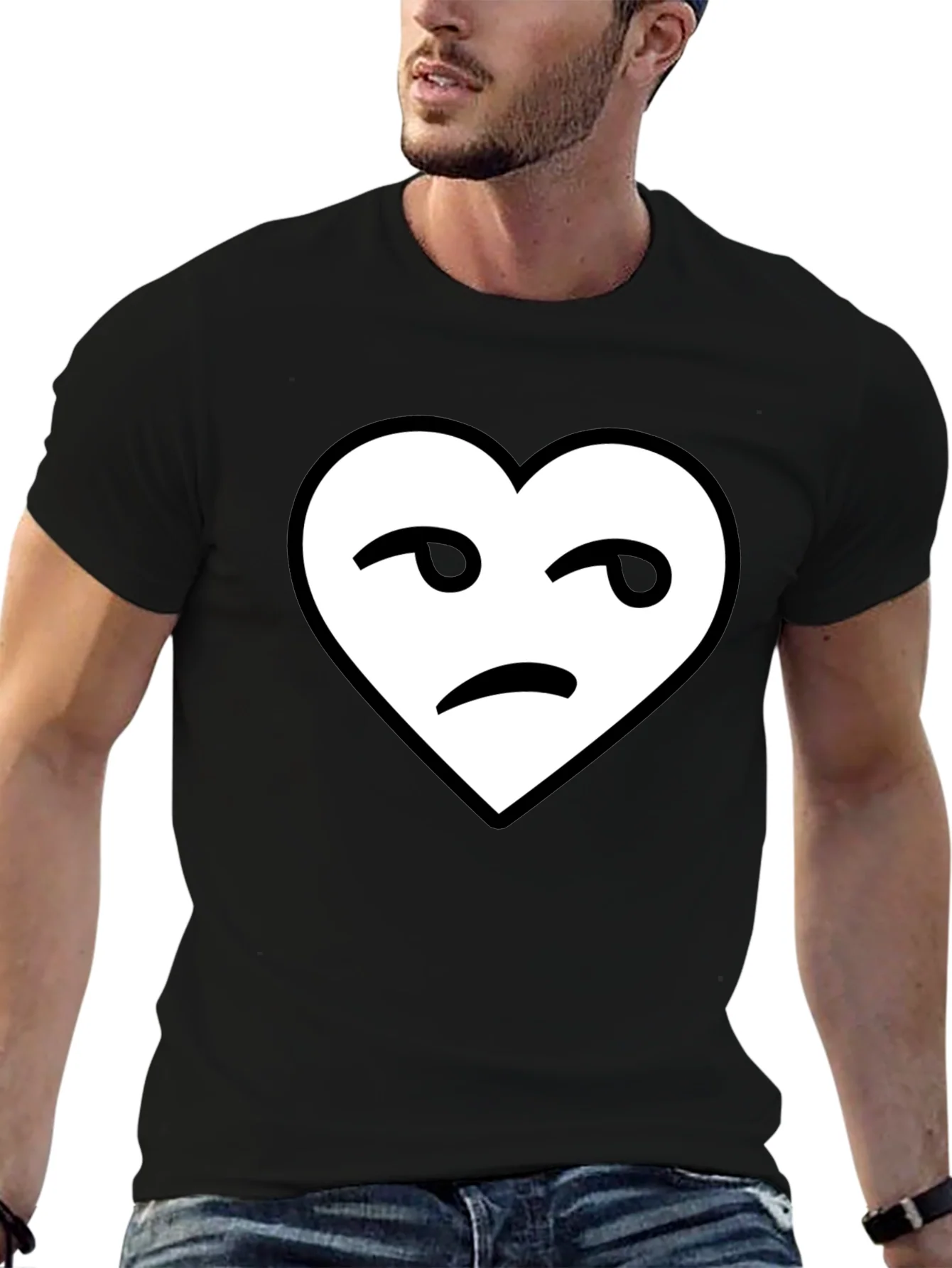 Camiseta Negra Coraz¨®n con Cara Desconfiada