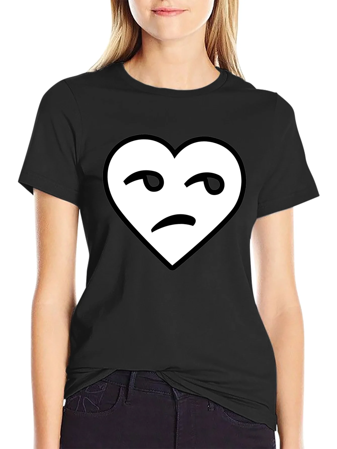 Camiseta Negra Coraz¨®n con Cara Desconfiada