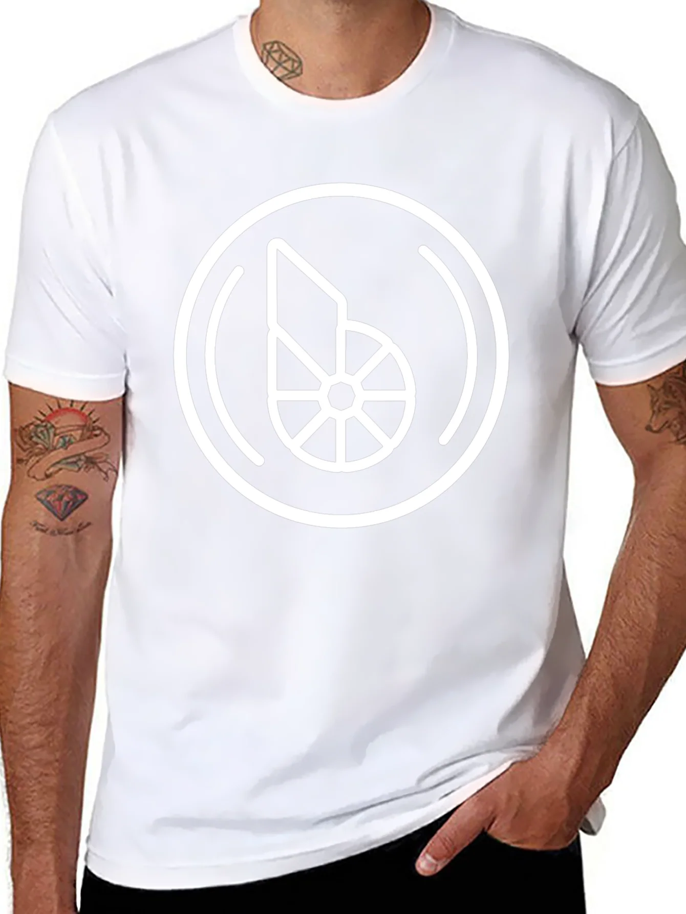 Camiseta Negra con Dise?o Geom¨¦trico Circular