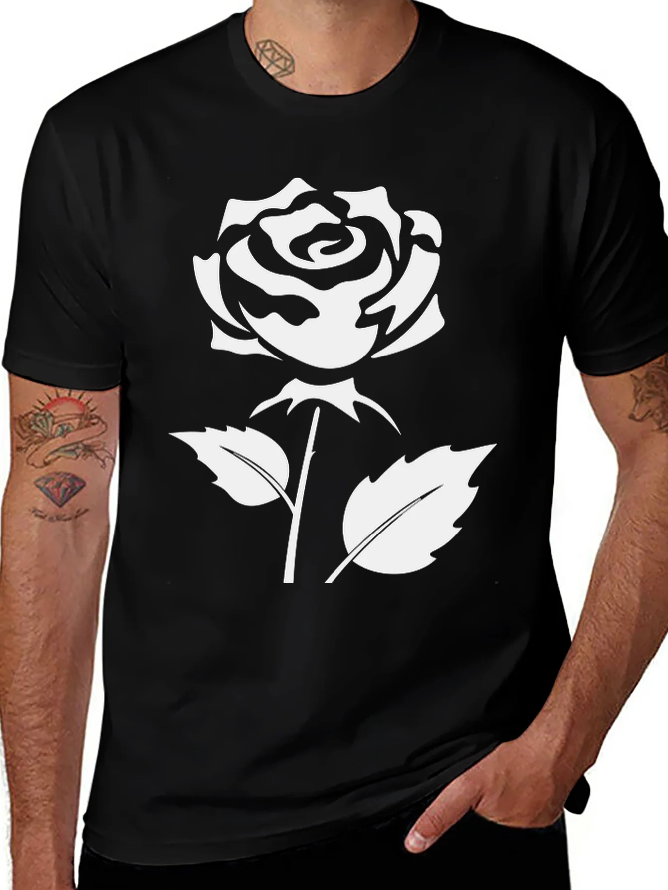 Camiseta Negra con Rosa Blanca Estilizada