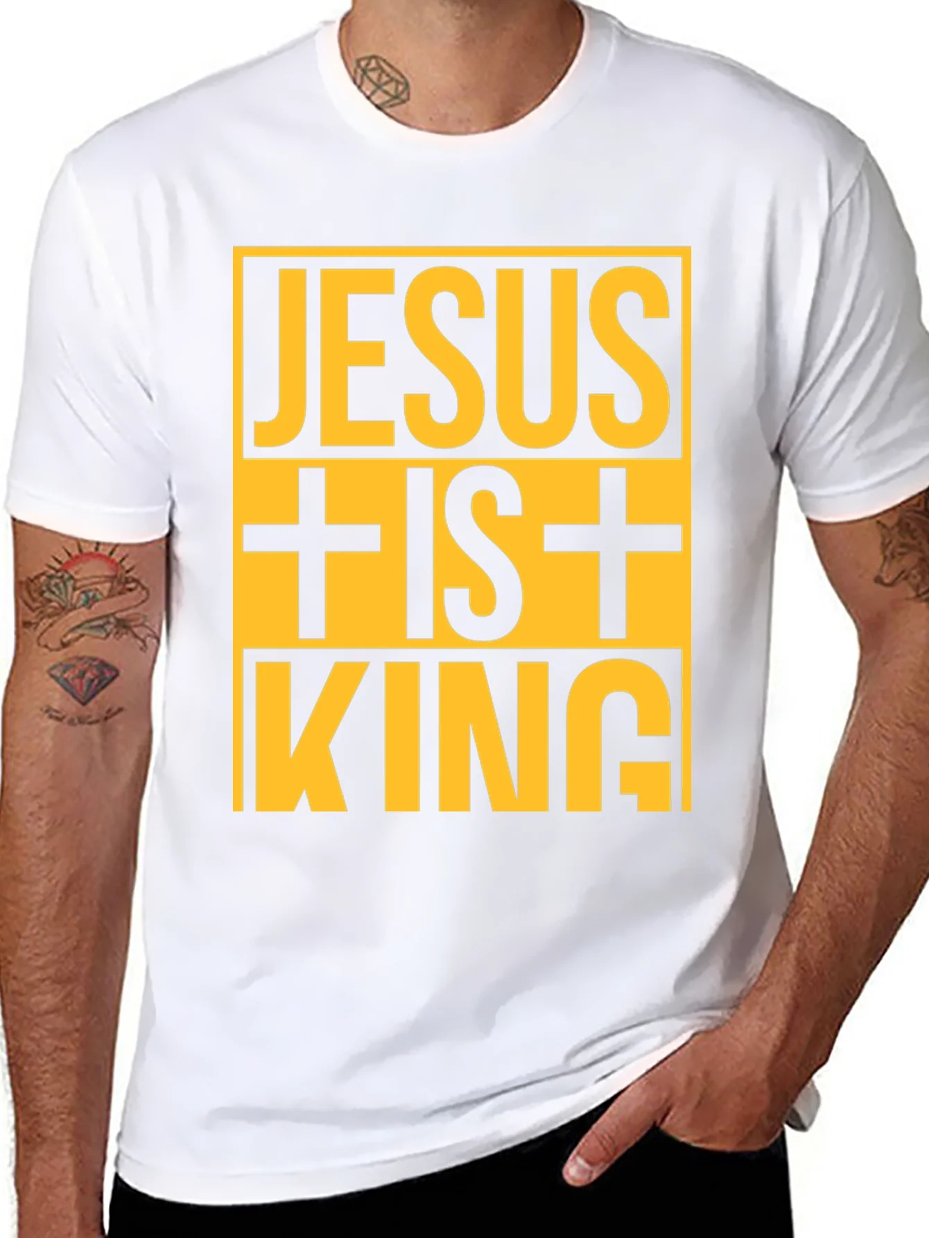 Camiseta Negra Jes¨²s Es Rey con Dise?o Amarillo
