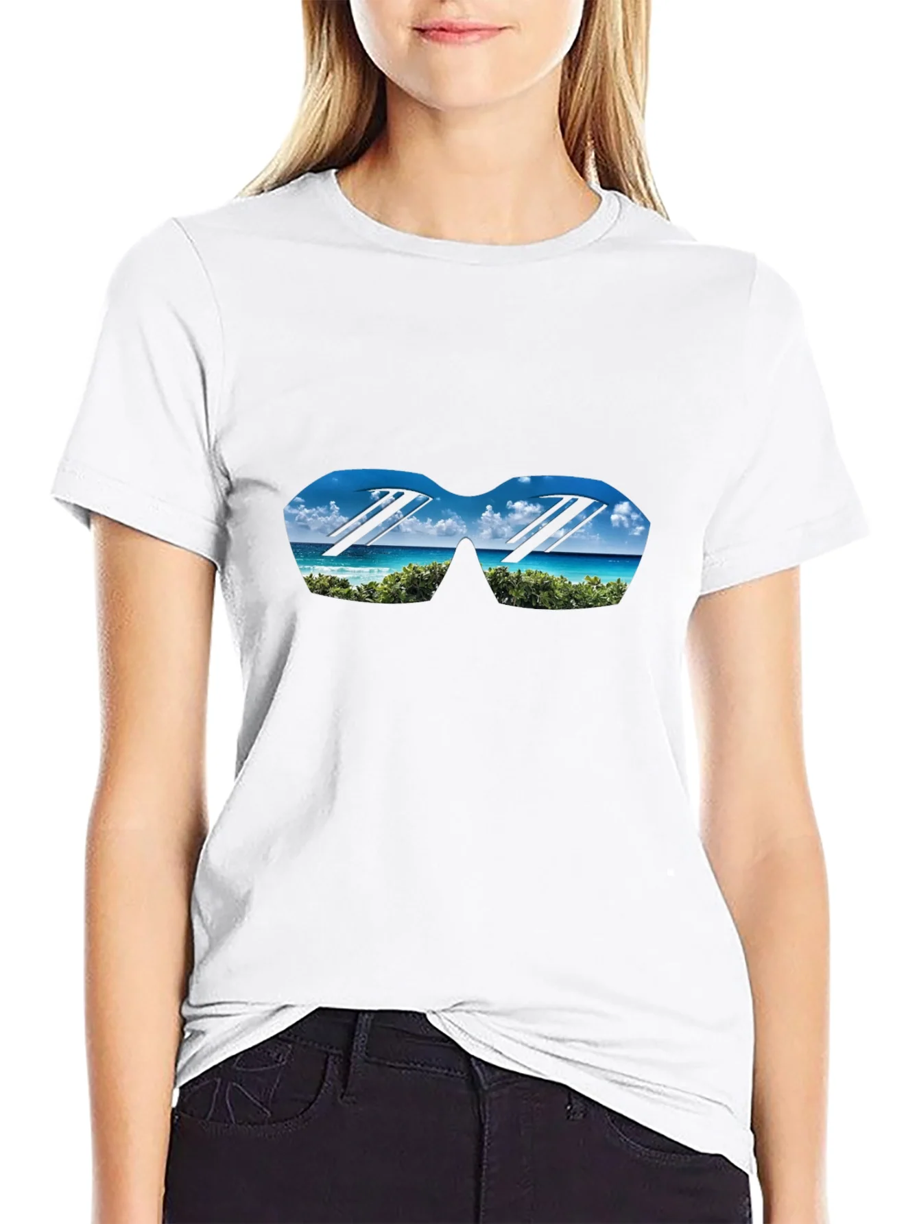 Camiseta Negra con Dise?o de Playa en Gafas
