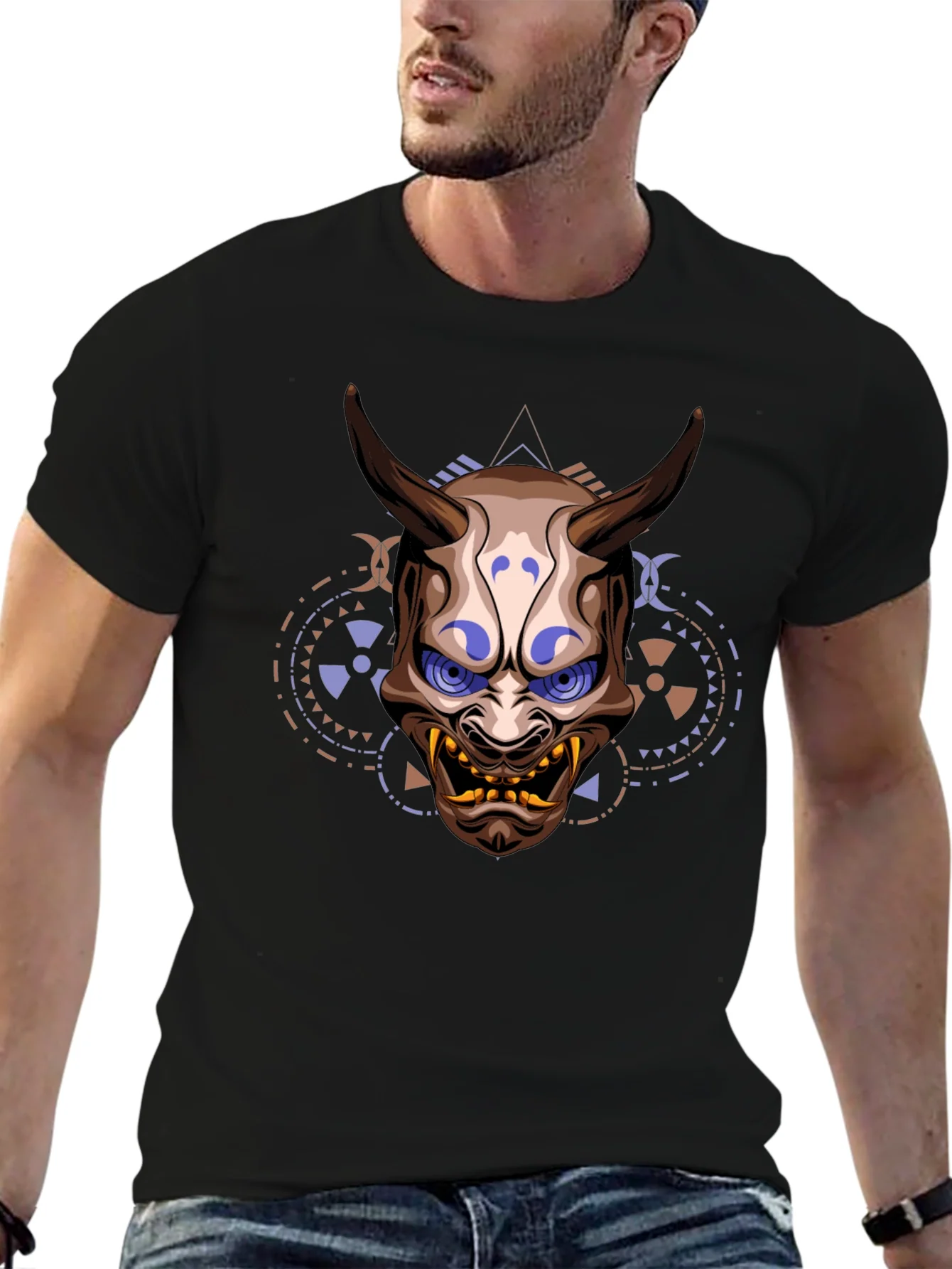 Camiseta Negra Estampada con M¨¢scara Oni