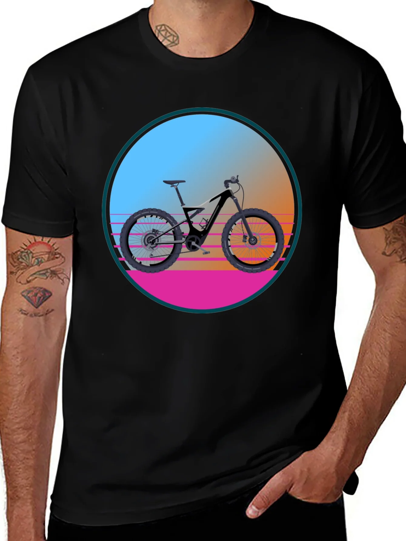 Camiseta Negra con Dise?o de Bicicleta Retro