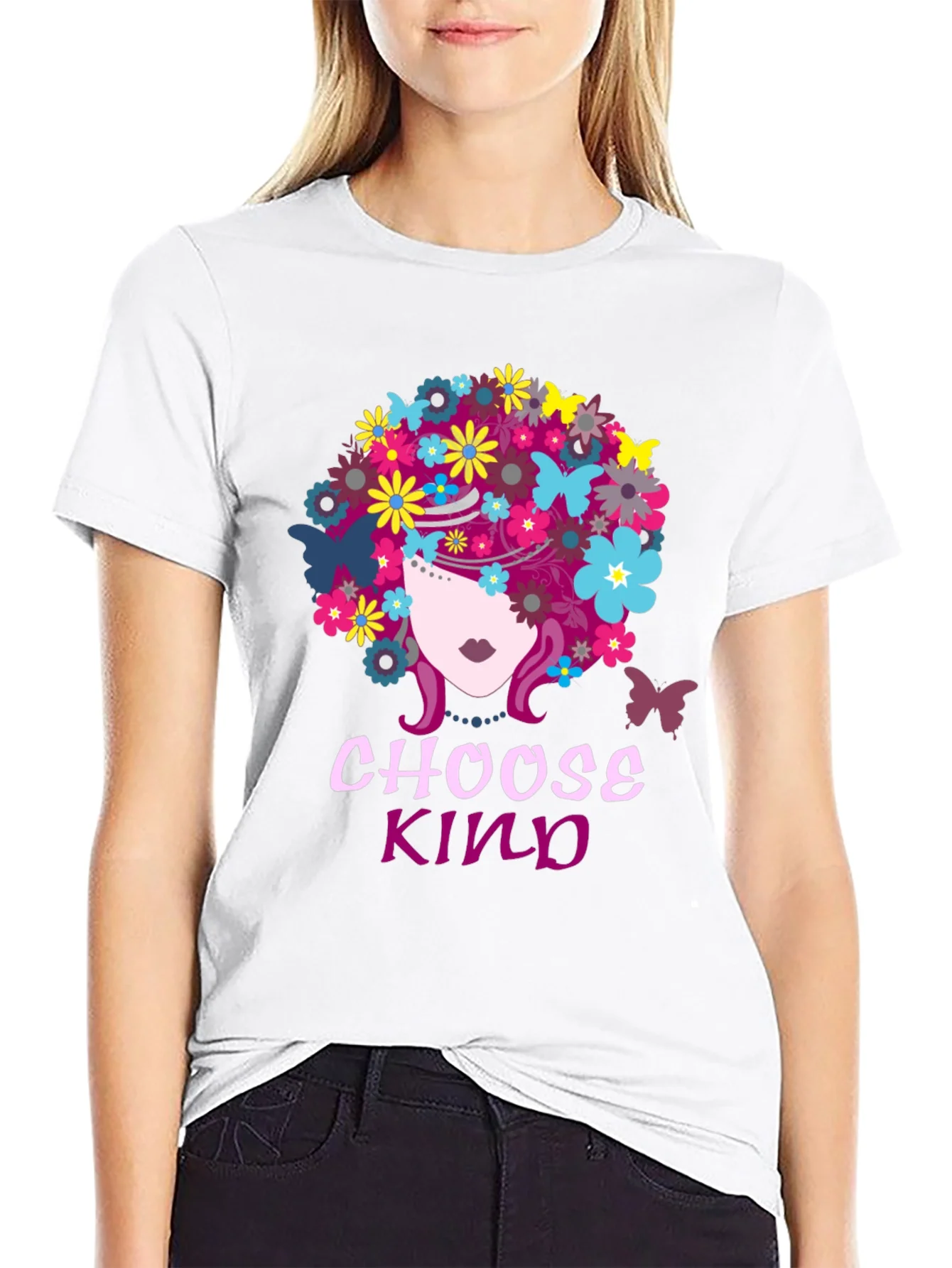 Camiseta Negra Choose Kind con Flores y Mariposas