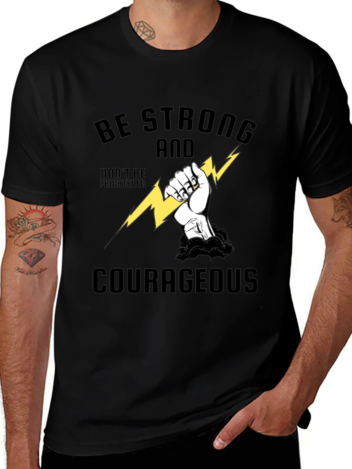 Camiseta Negra Inspiradora: S¨¦ Fuerte y Valiente