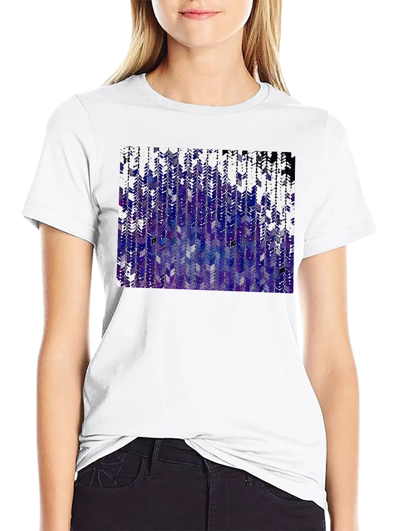 Camiseta Negra con Dise?o Abstracto Morado y Blanco
